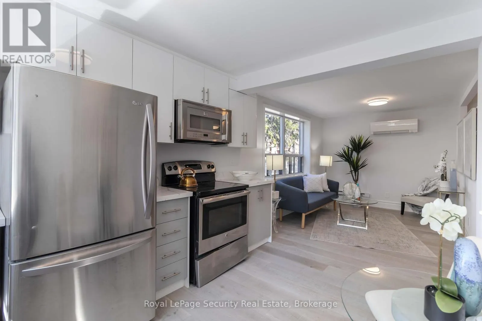 4 - 328 LAKESHORE ROAD E