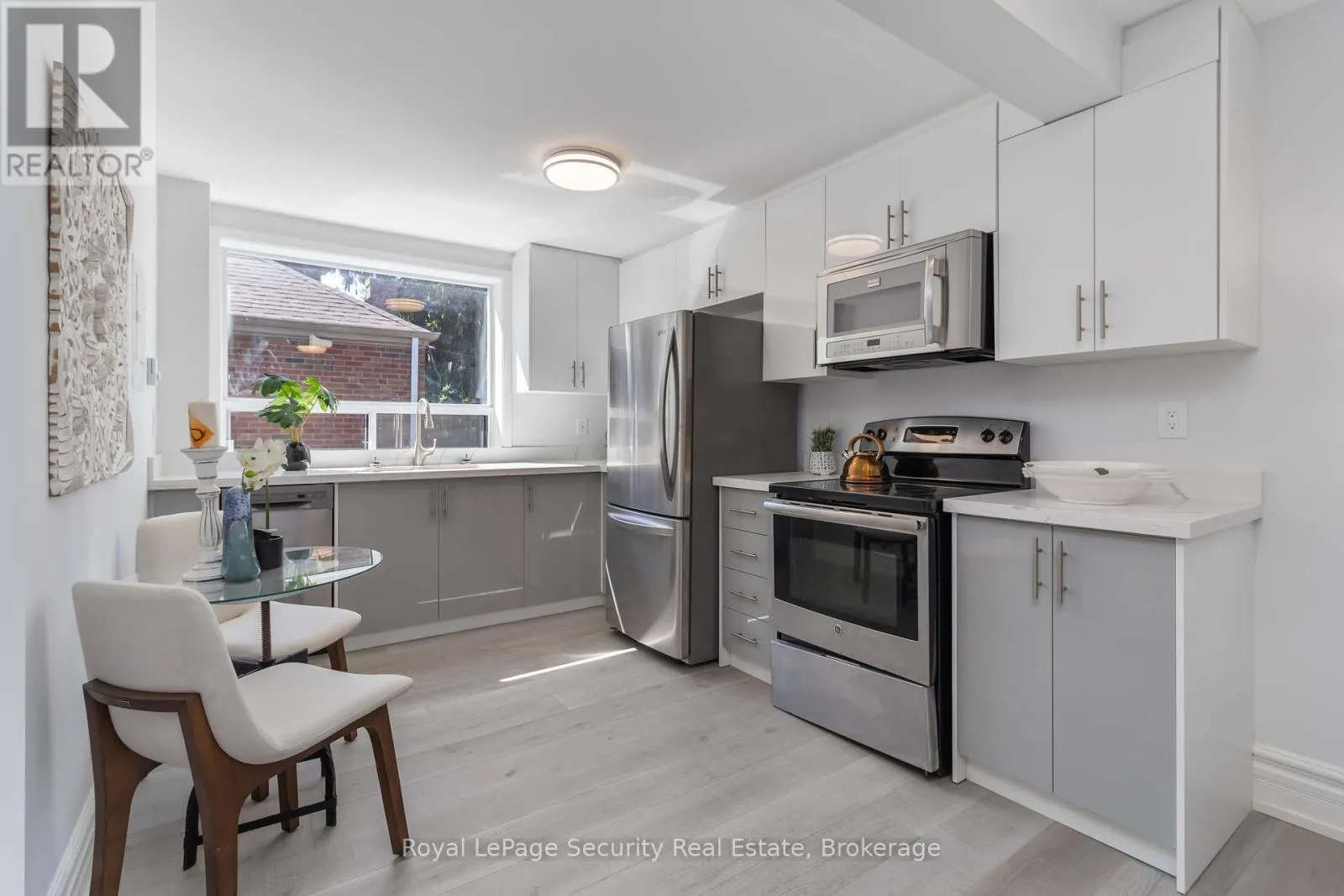 4 - 328 LAKESHORE ROAD E