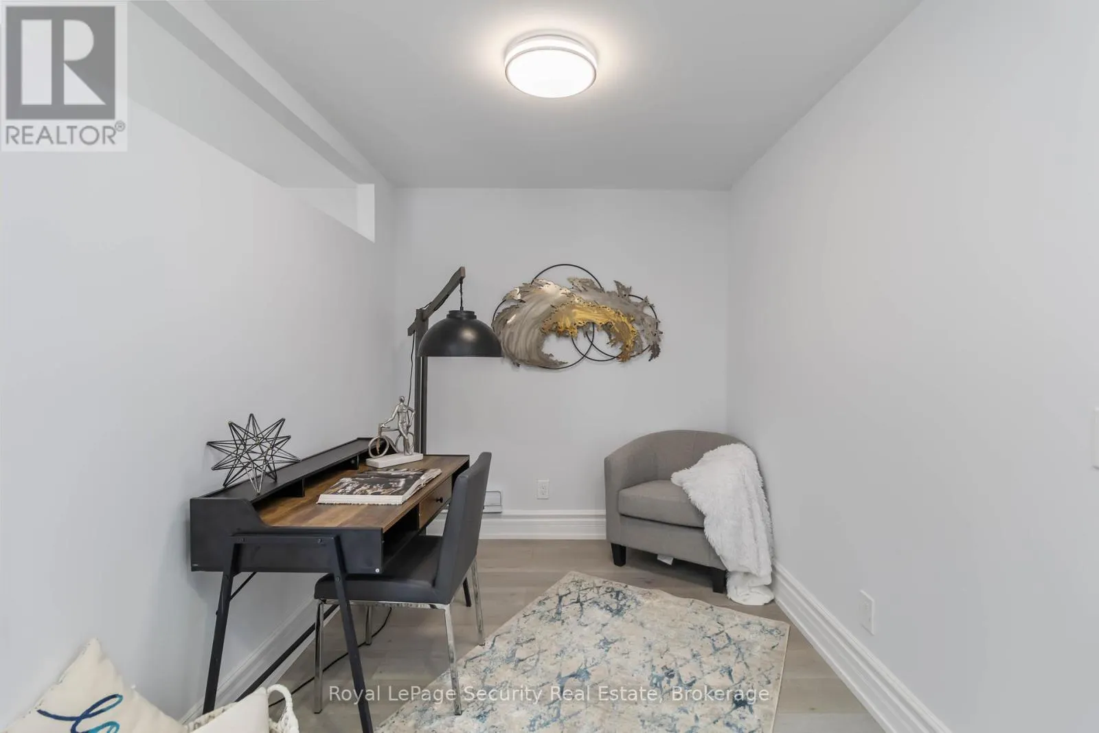 4 - 328 LAKESHORE ROAD E