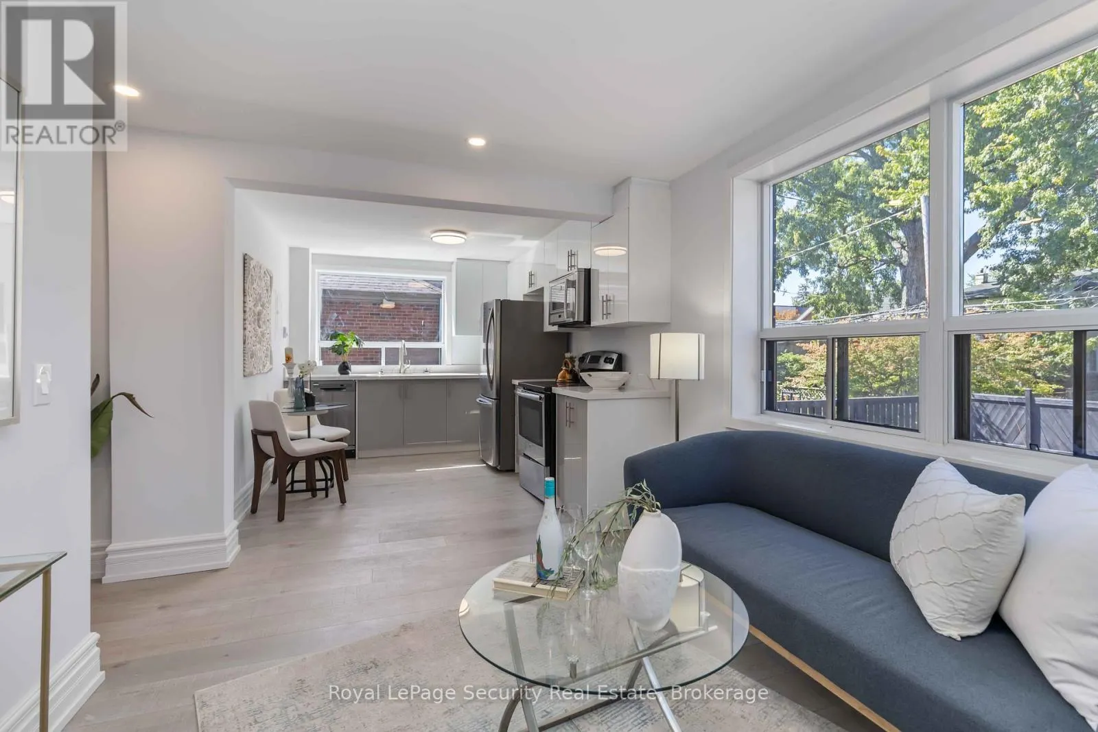 4 - 328 LAKESHORE ROAD E