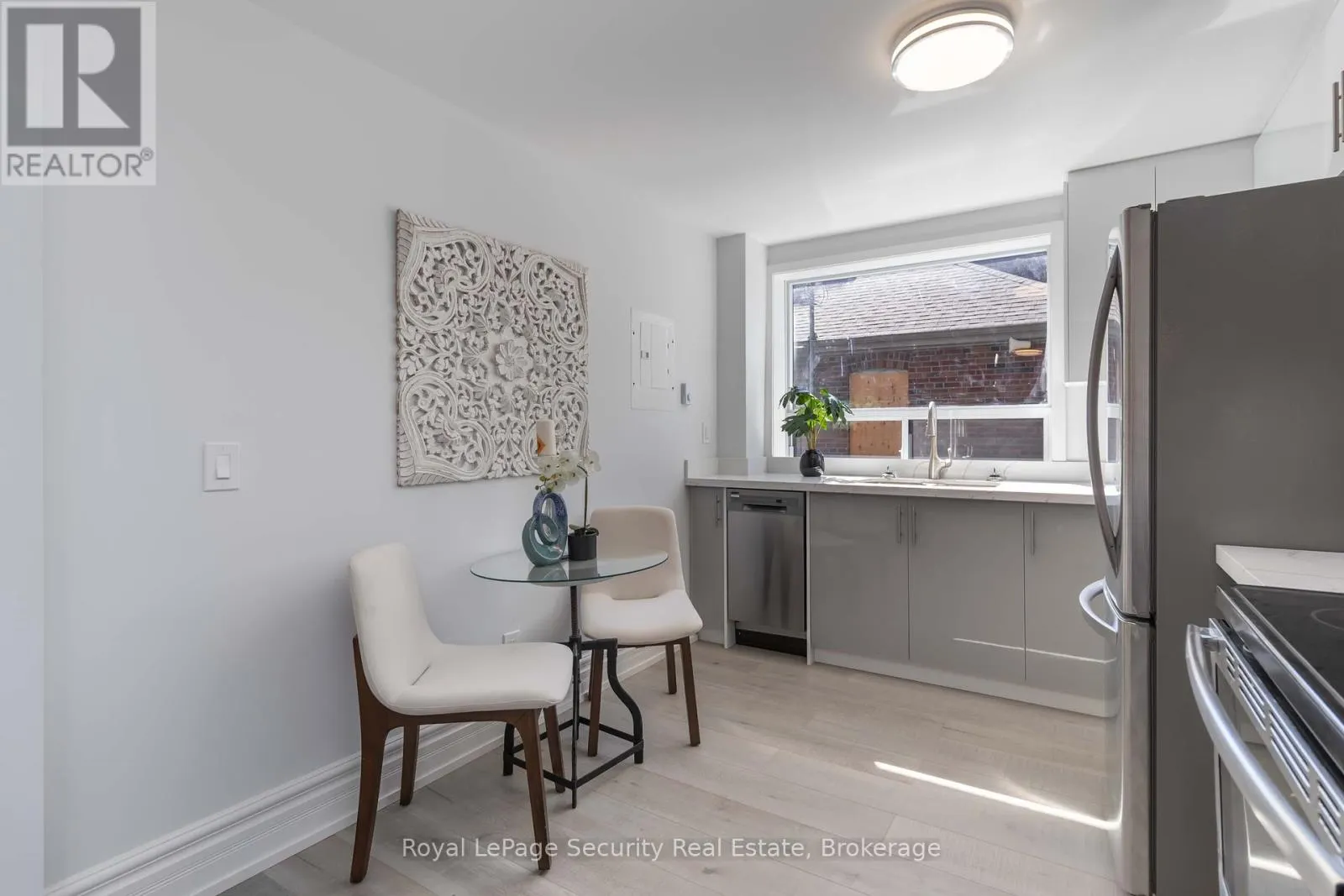 4 - 328 LAKESHORE ROAD E