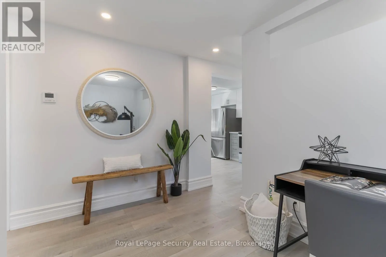 4 - 328 LAKESHORE ROAD E