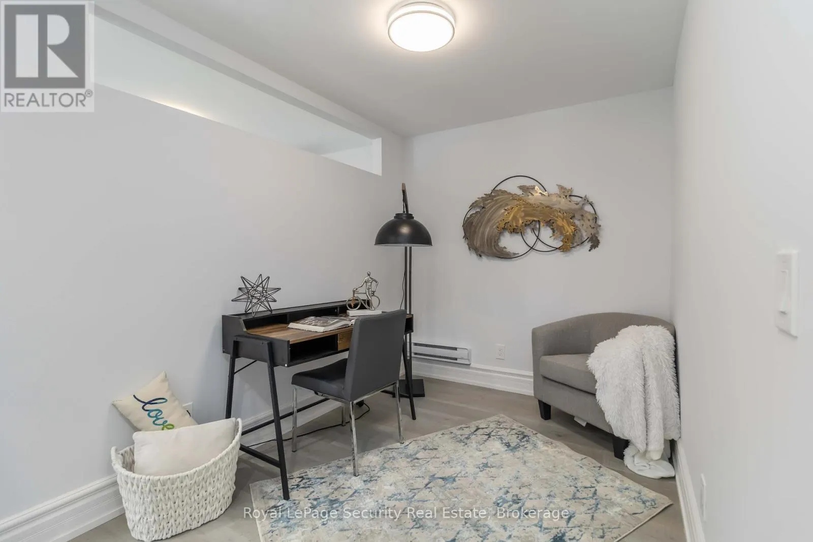 4 - 328 LAKESHORE ROAD E