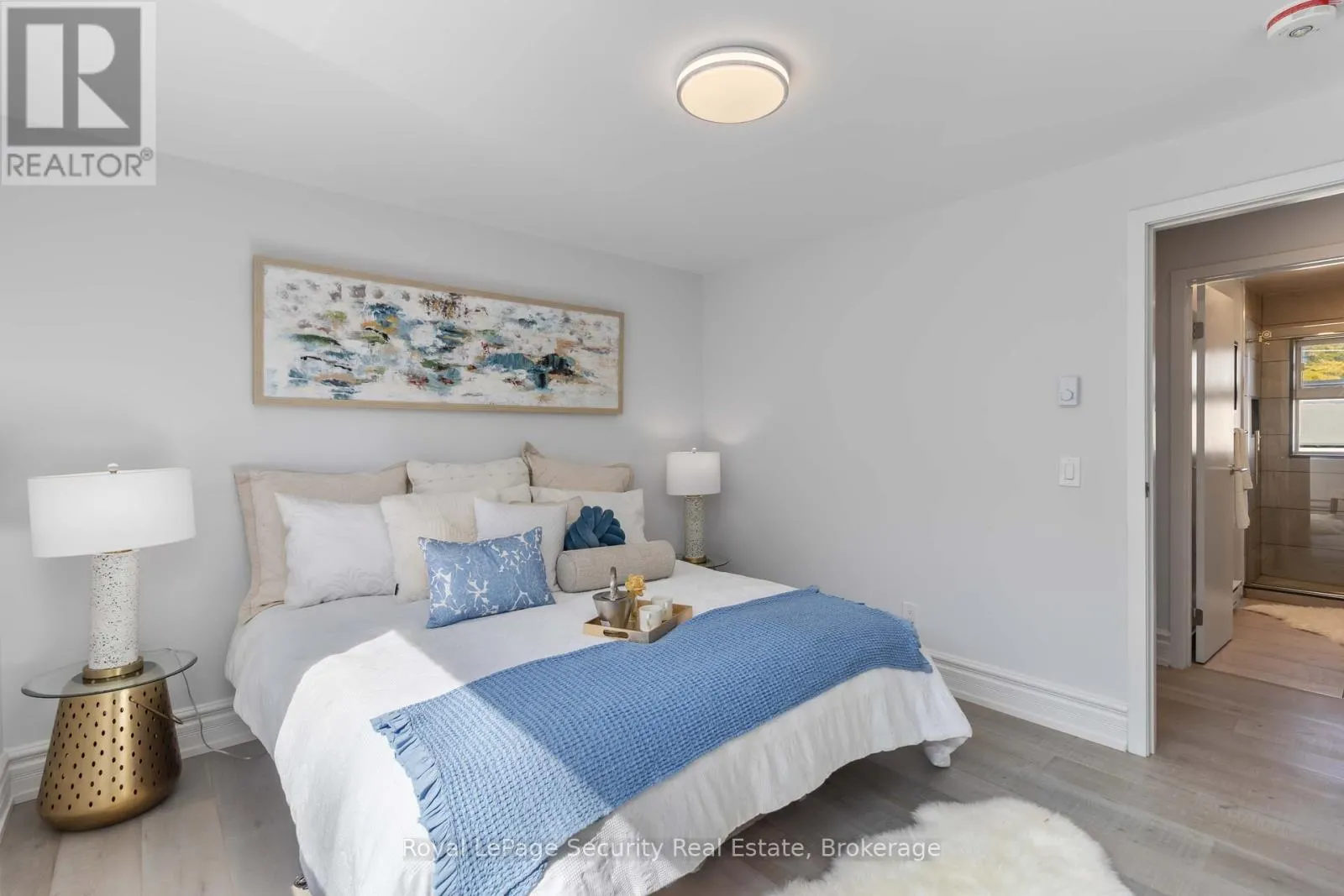 4 - 328 LAKESHORE ROAD E