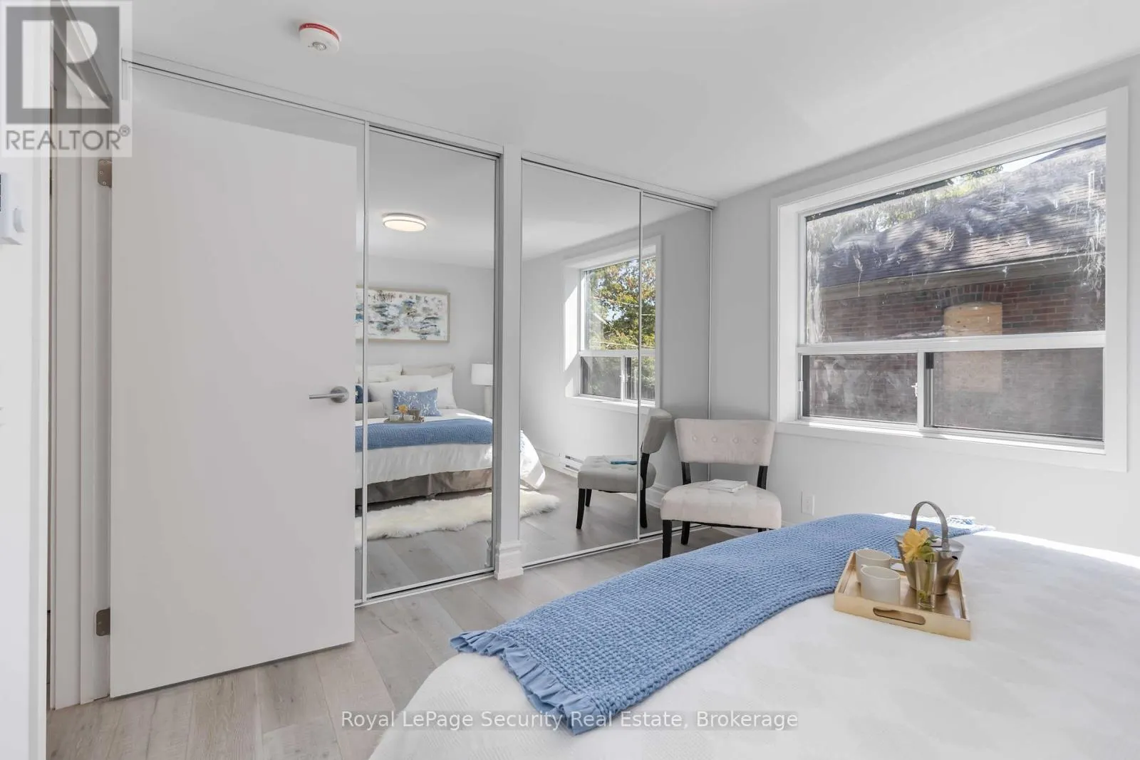 4 - 328 LAKESHORE ROAD E