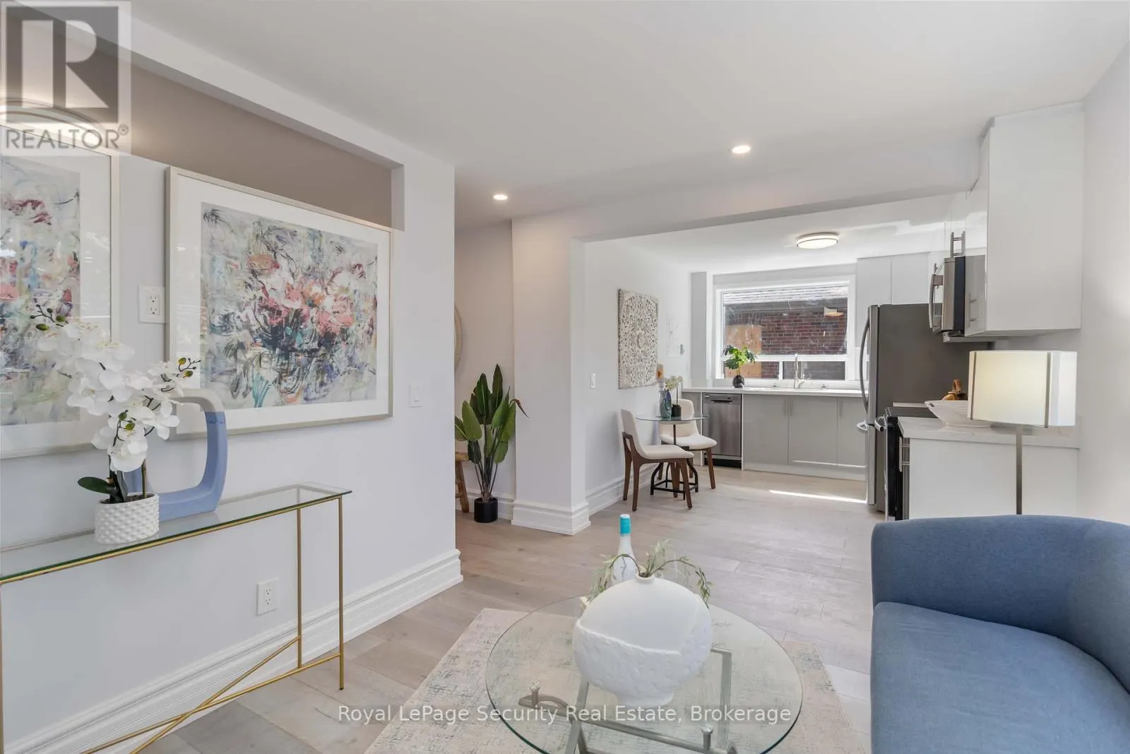 4 - 328 LAKESHORE ROAD E