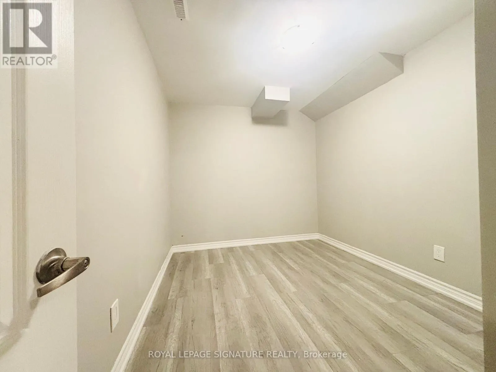 BSMT - 3863 SKYVIEW STREET