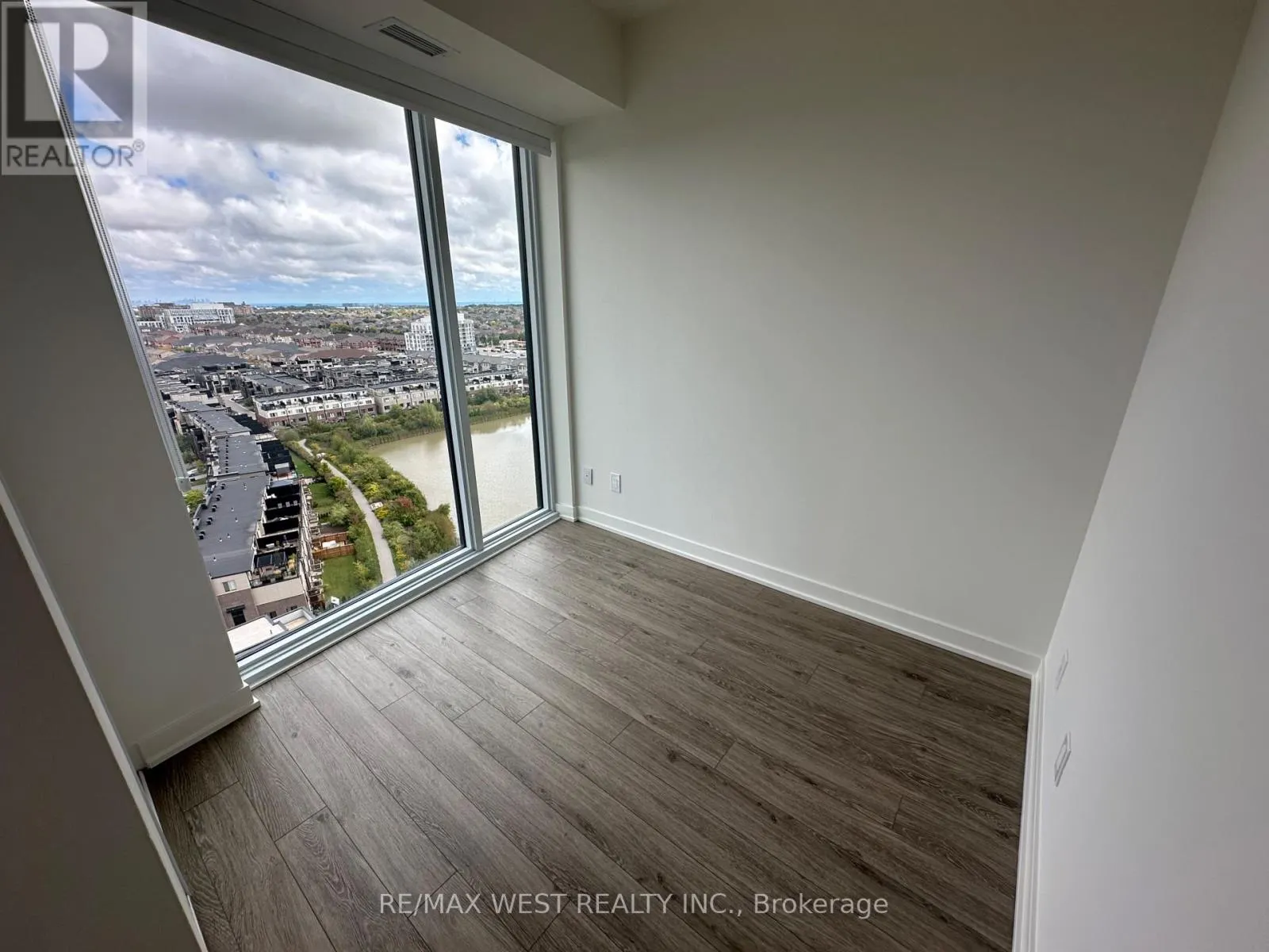 1507 - 3079 TRAFALGAR ROAD