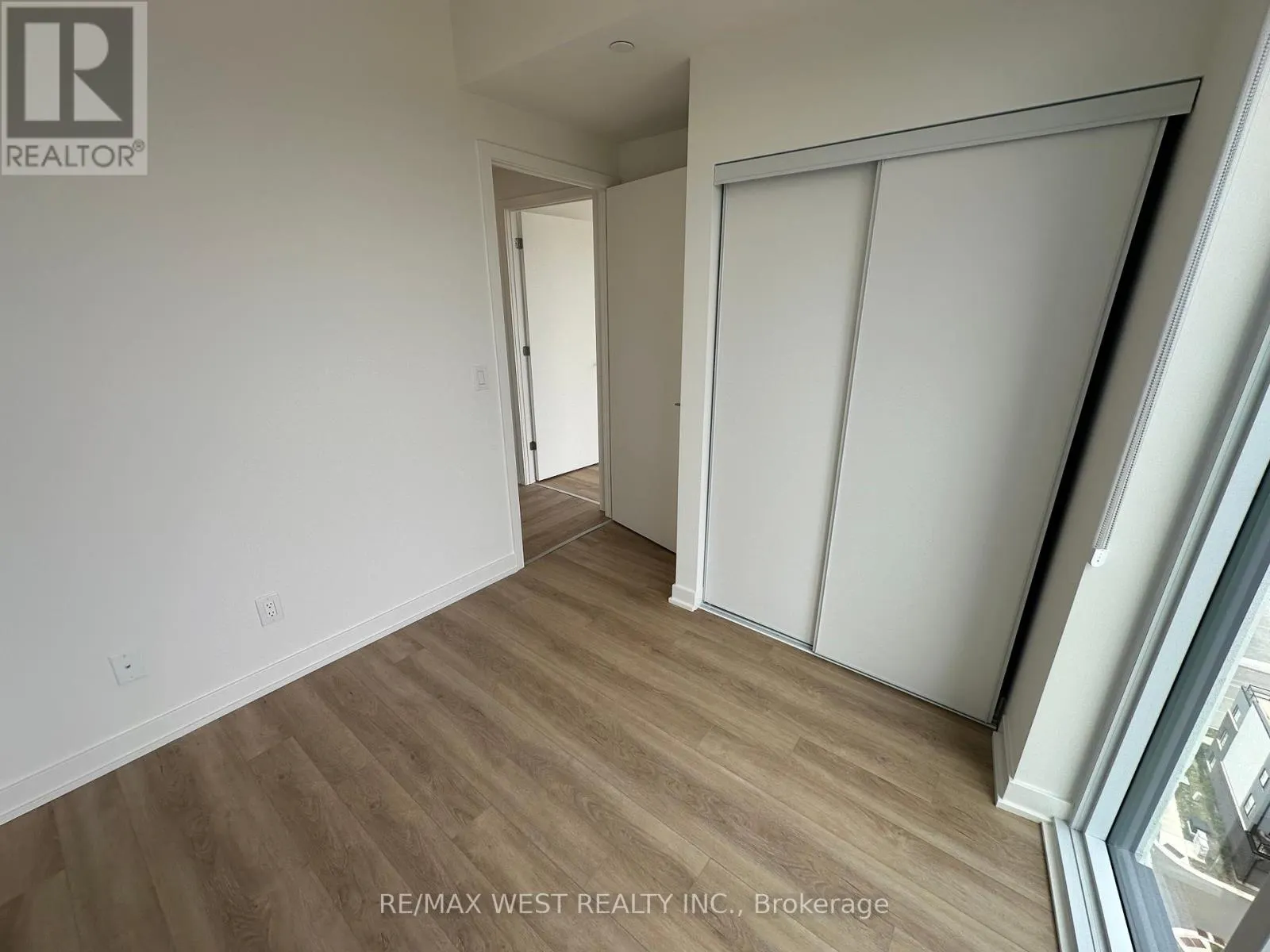 1607 - 3079 TRAFALGAR ROAD