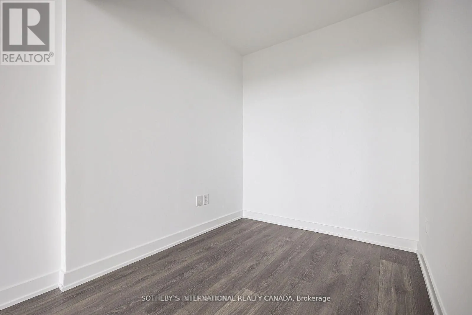 809 - 3005 PINE GLEN ROAD