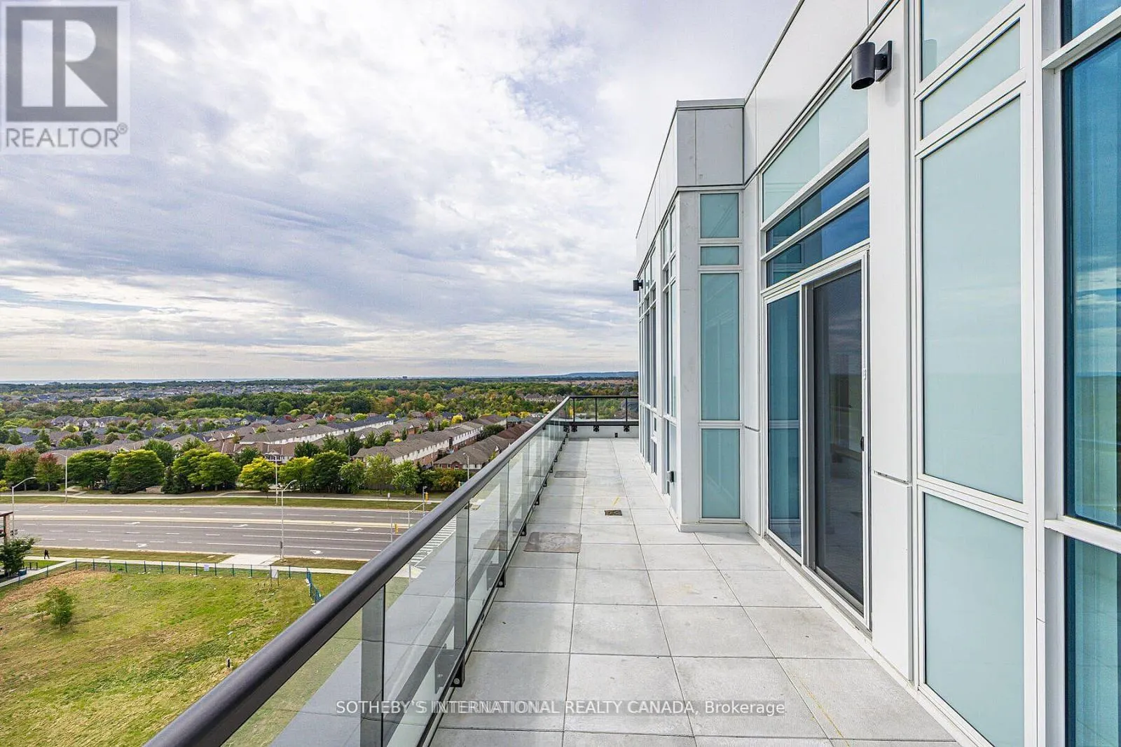 809 - 3005 PINE GLEN ROAD