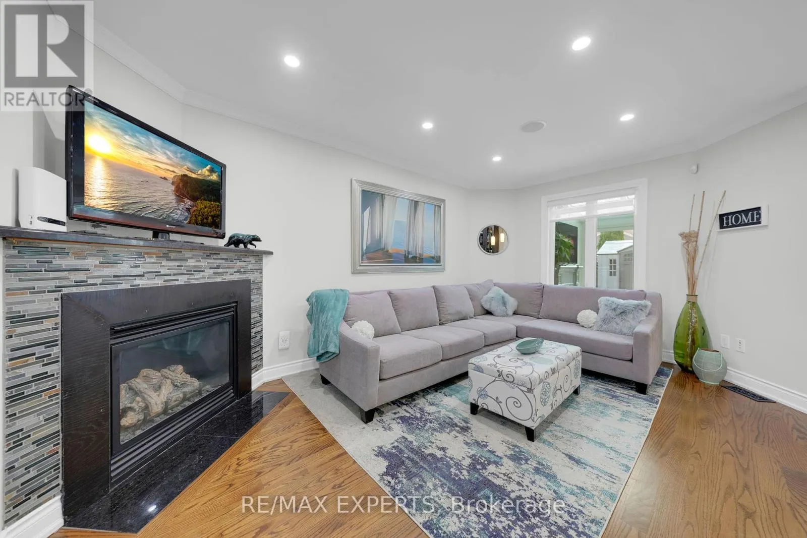 55 MANORWOOD COURT