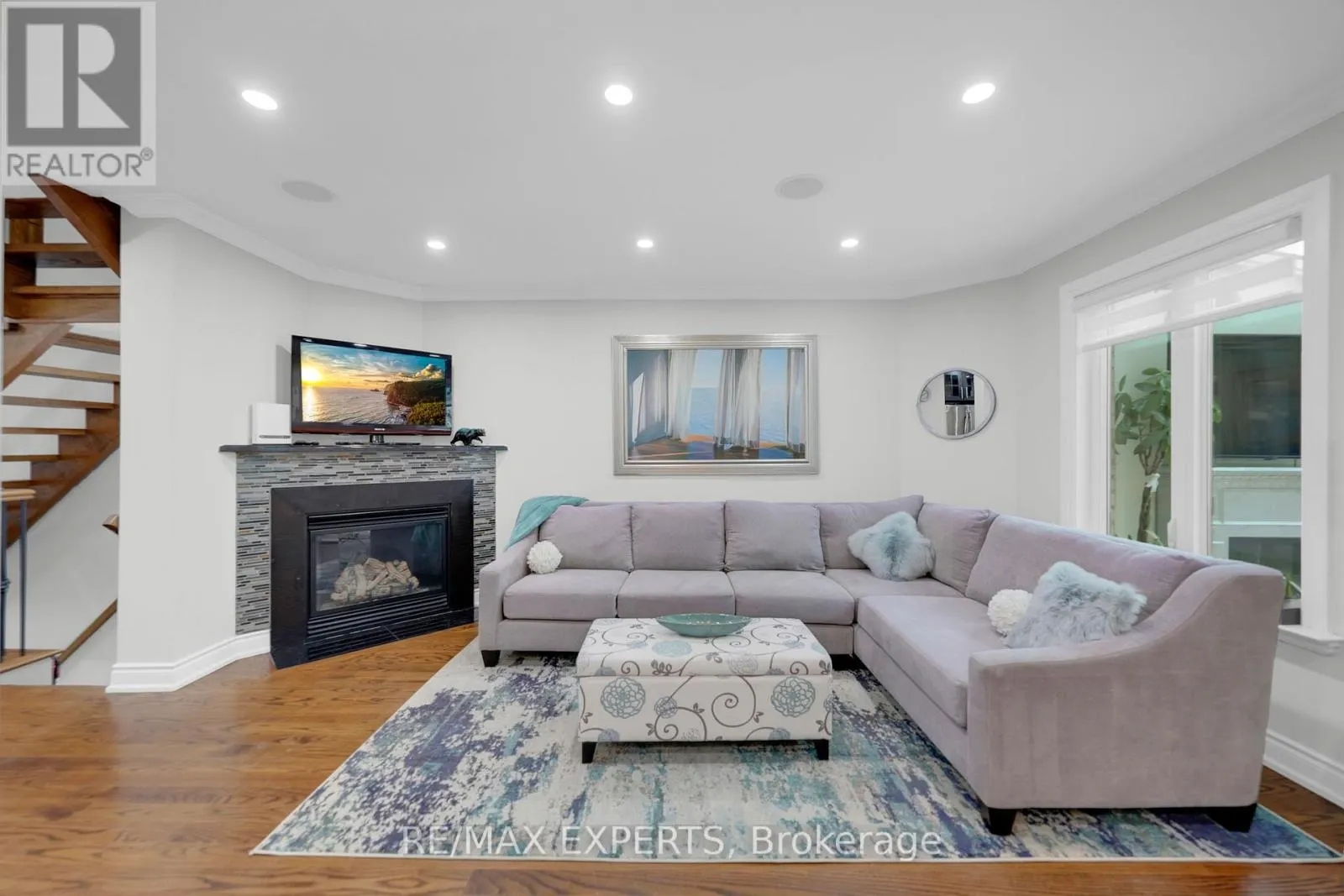 55 MANORWOOD COURT