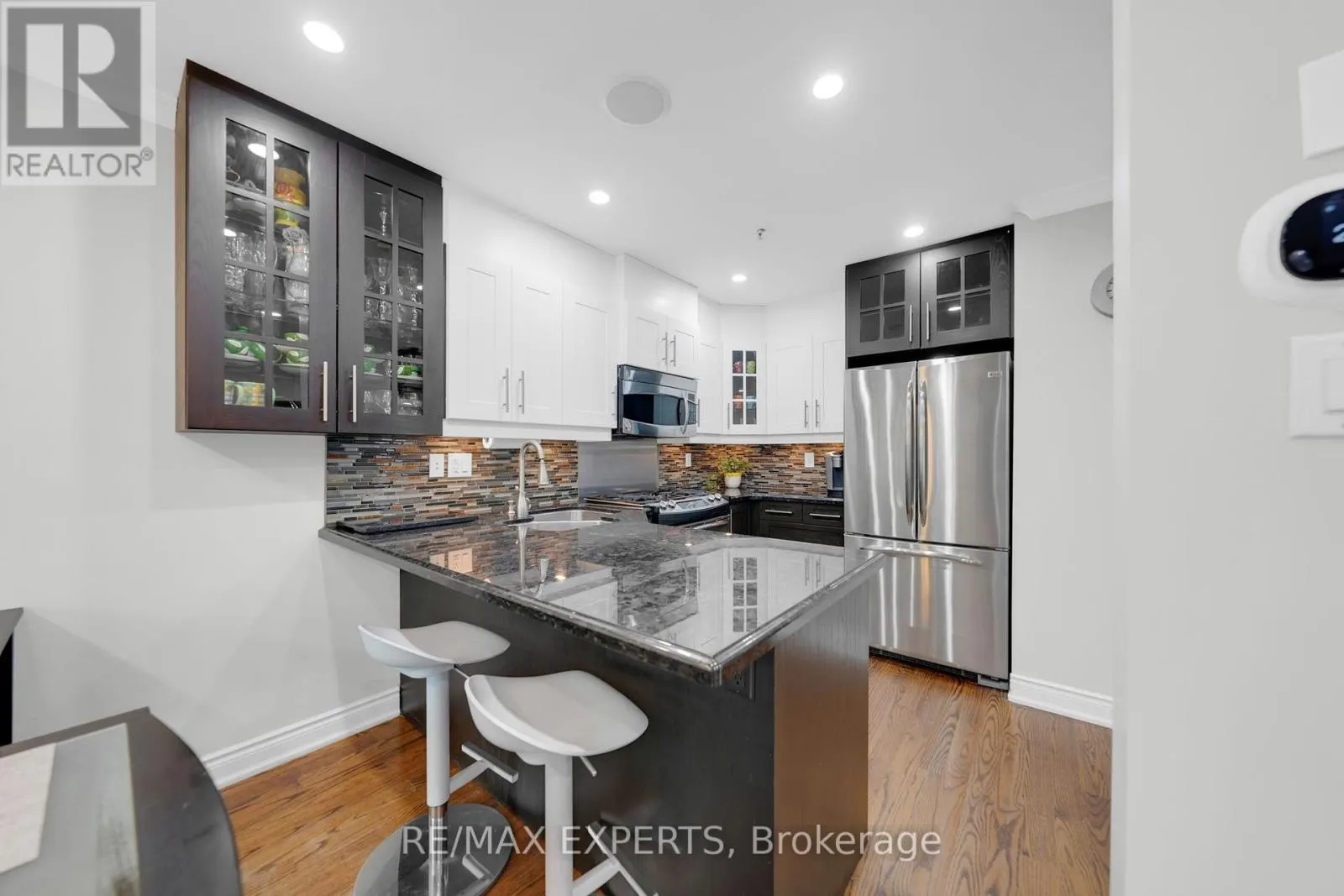55 MANORWOOD COURT