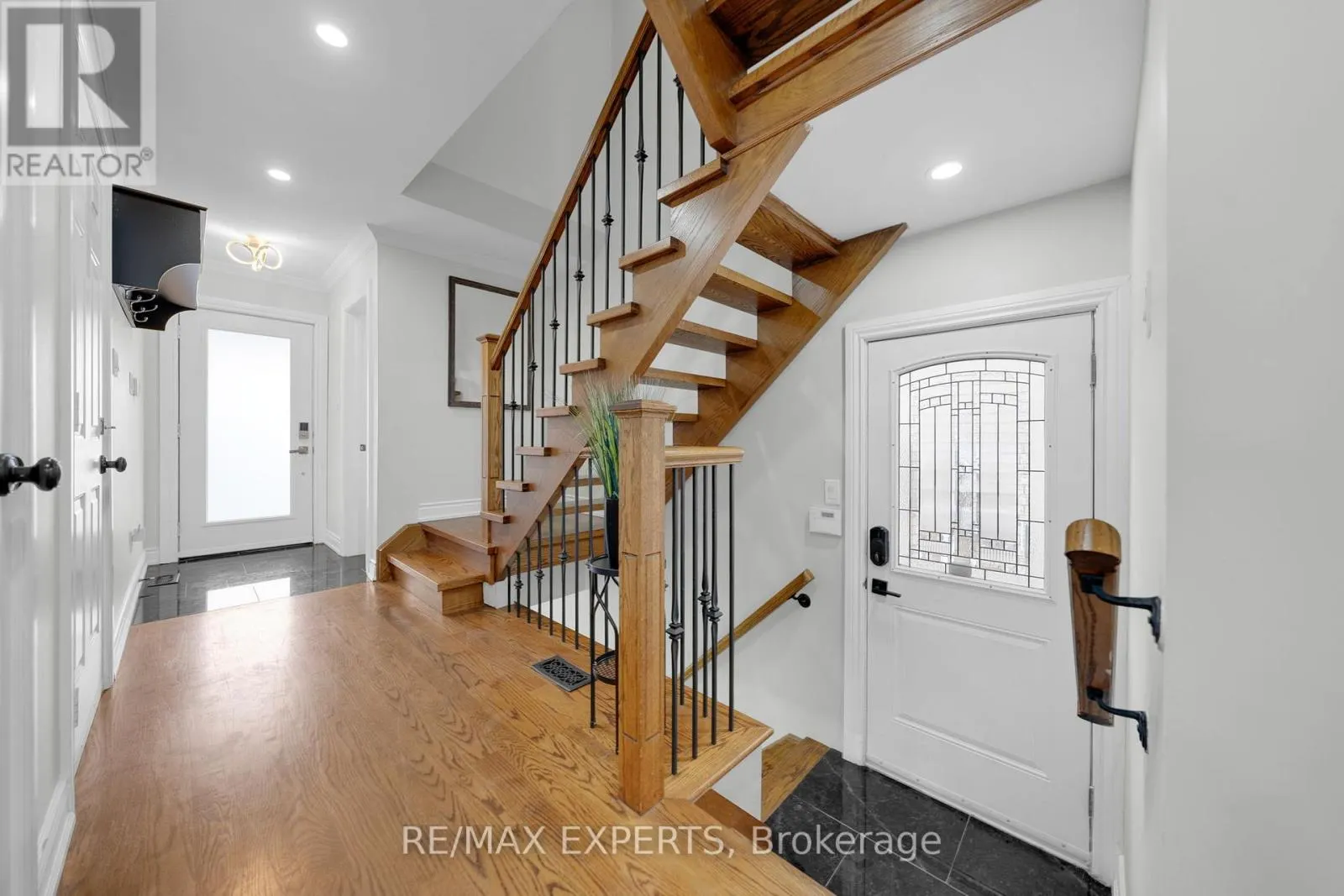 55 MANORWOOD COURT