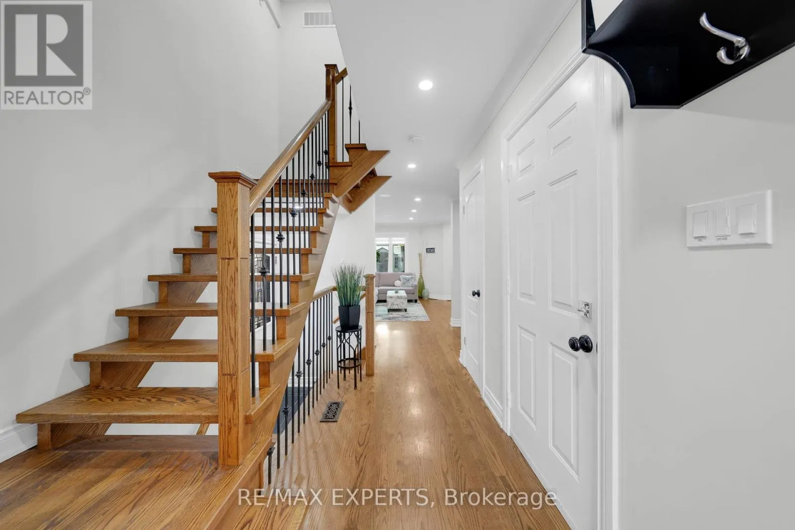 55 MANORWOOD COURT