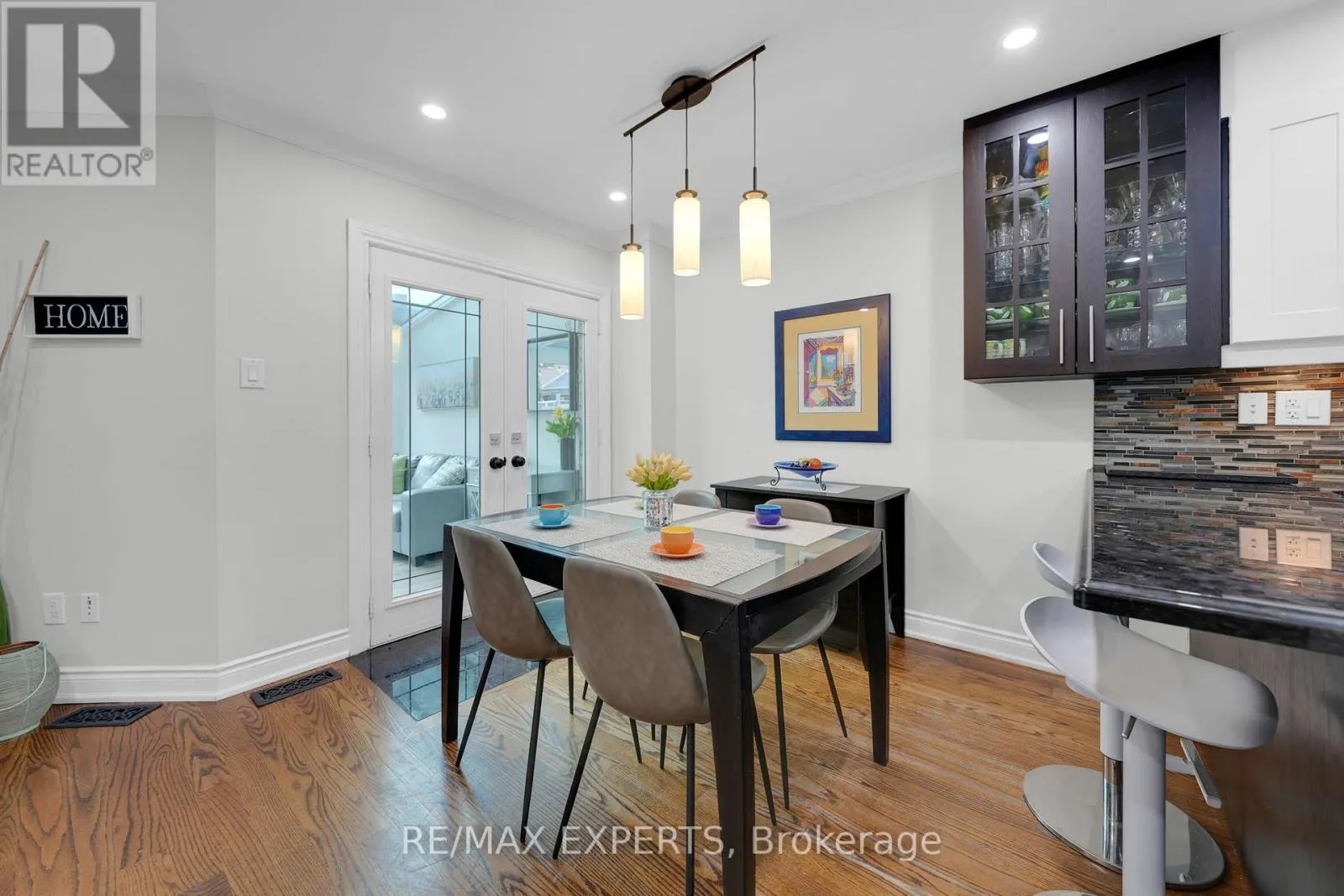 55 MANORWOOD COURT