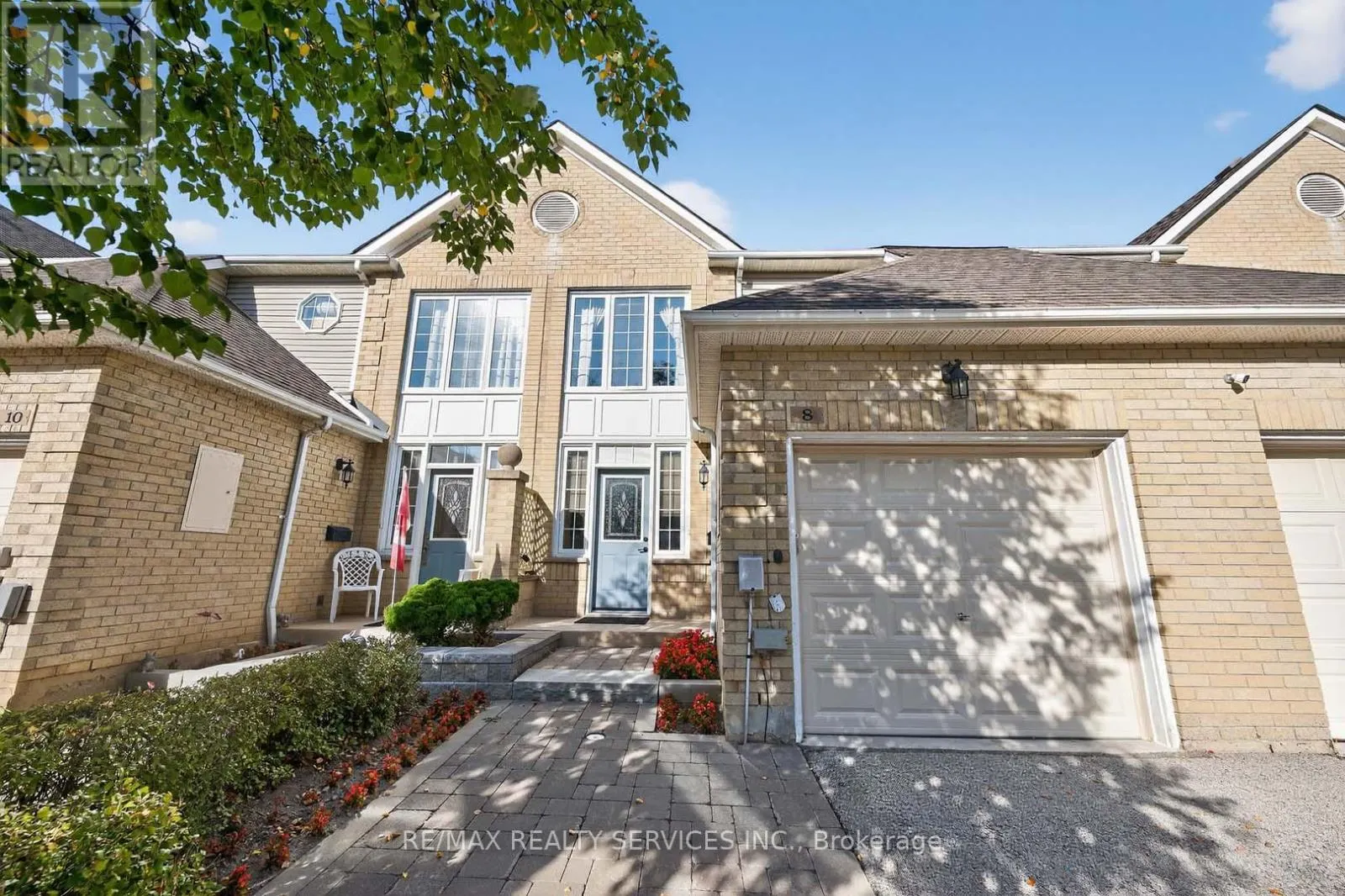 8 HARTNELL SQUARE