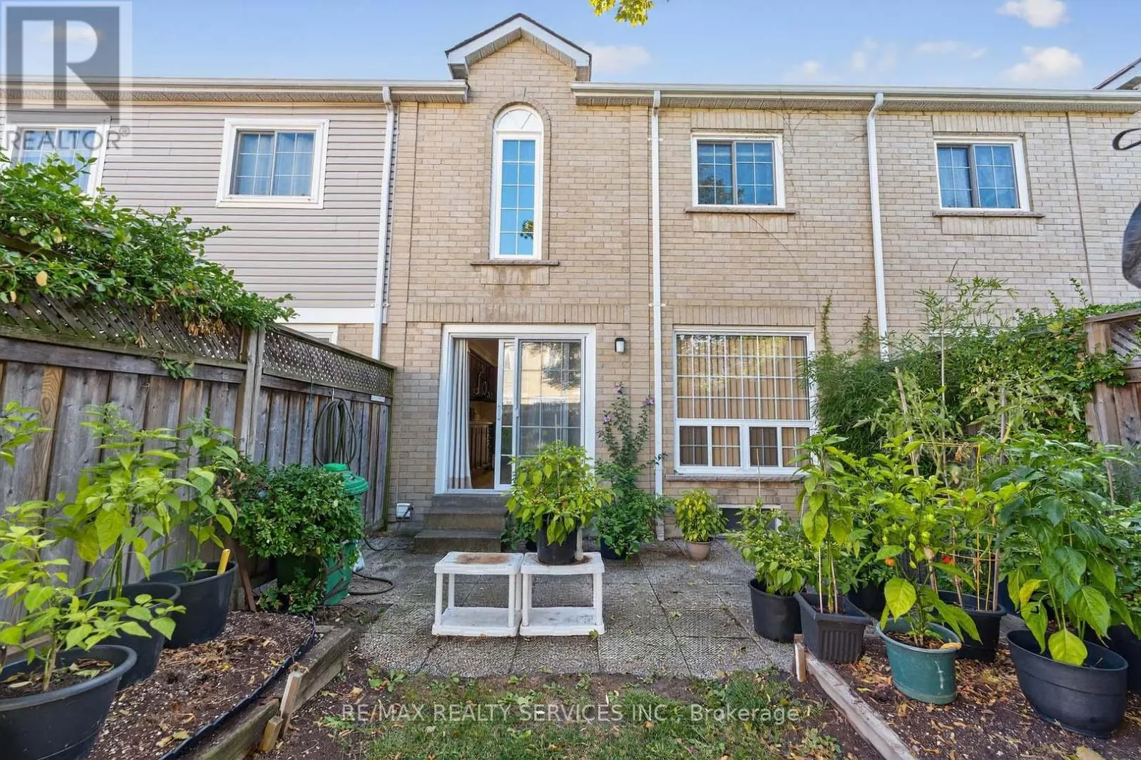 8 HARTNELL SQUARE