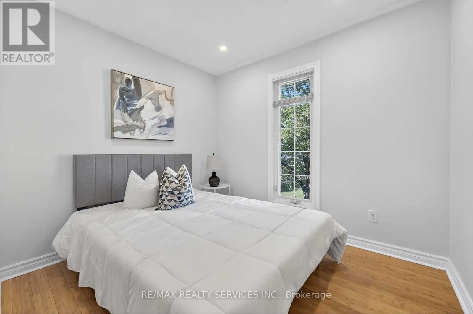 8 HARTNELL SQUARE