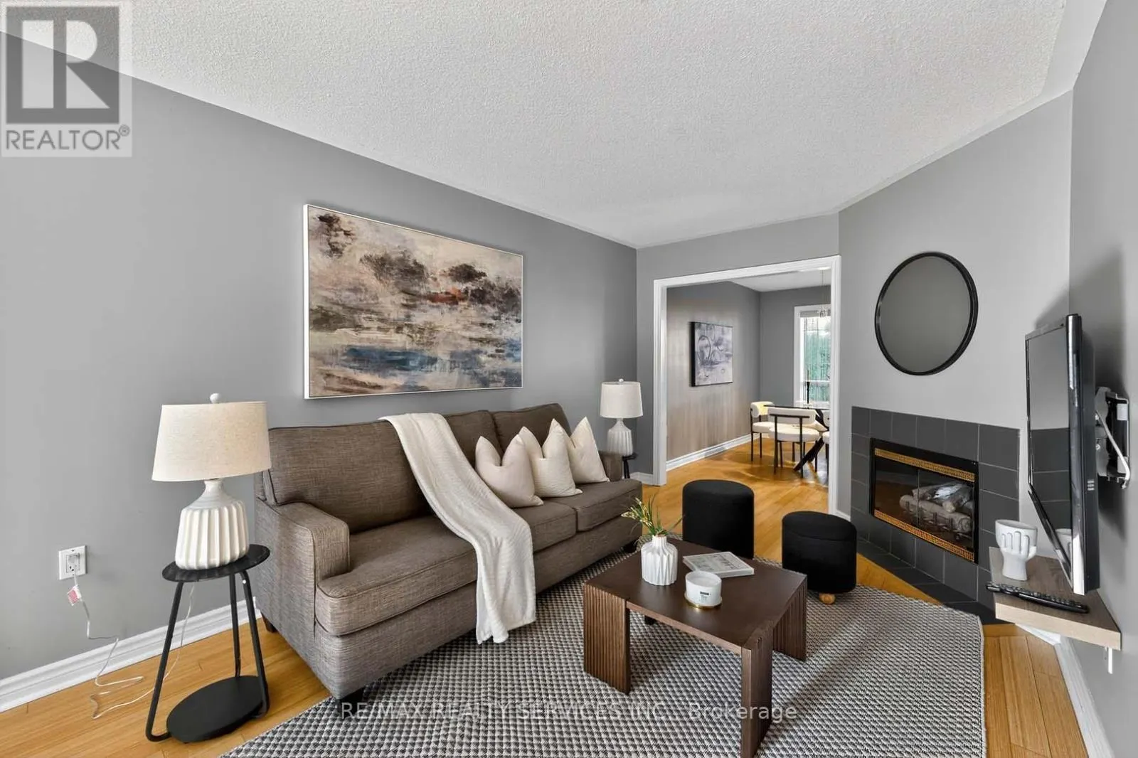 8 HARTNELL SQUARE