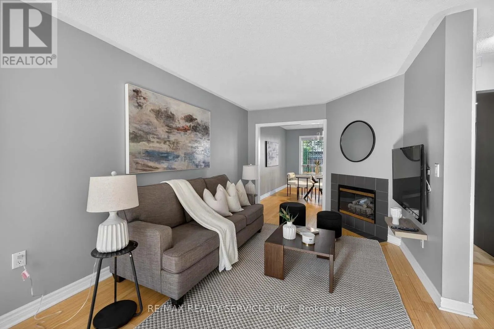 8 HARTNELL SQUARE