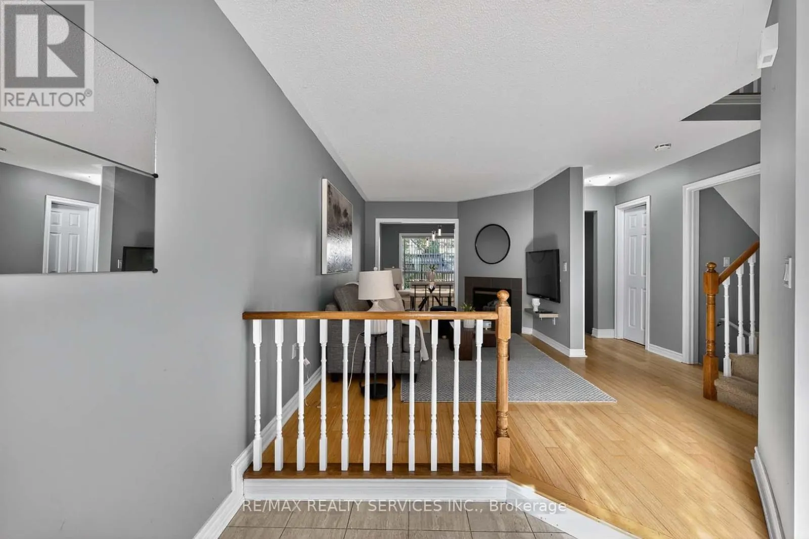 8 HARTNELL SQUARE