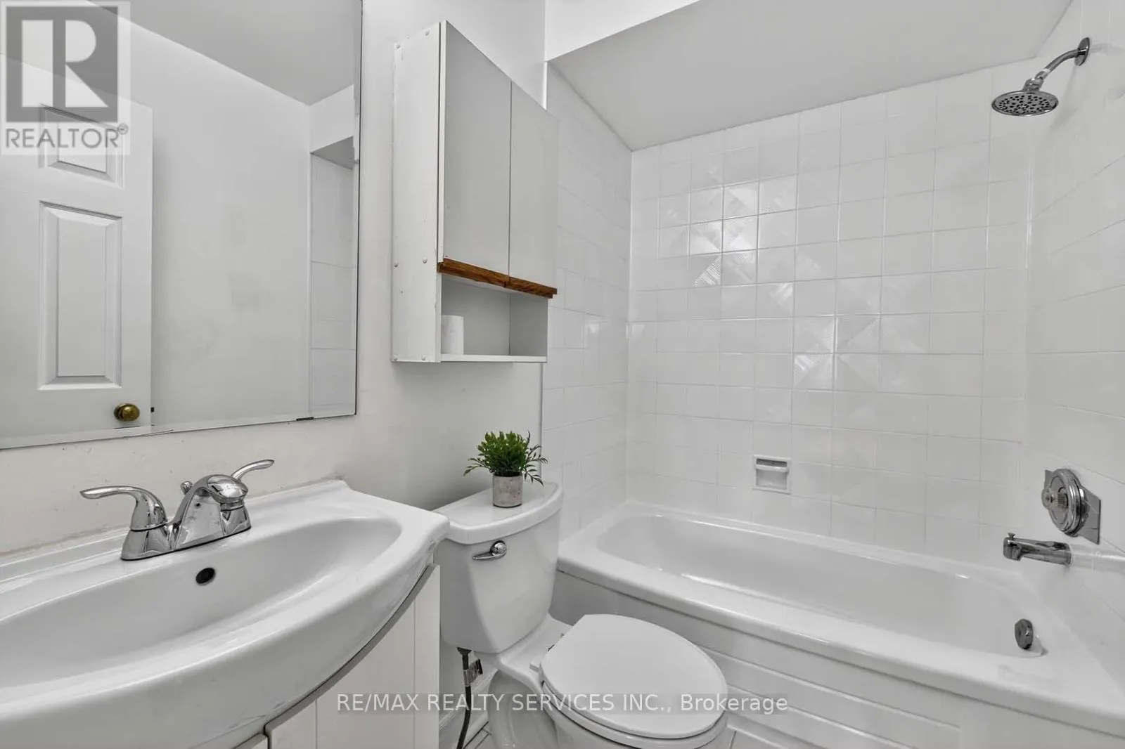 8 HARTNELL SQUARE
