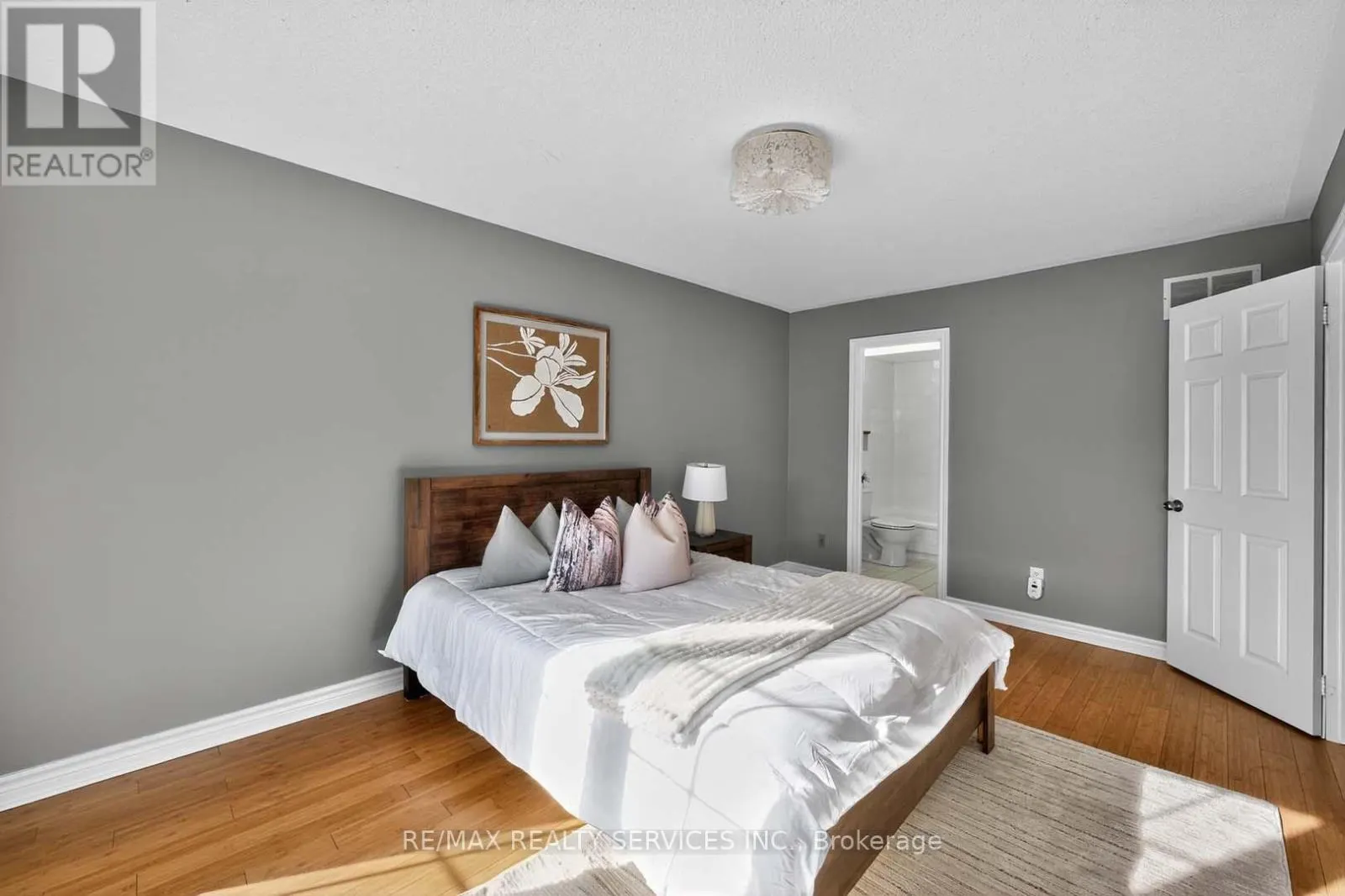 8 HARTNELL SQUARE