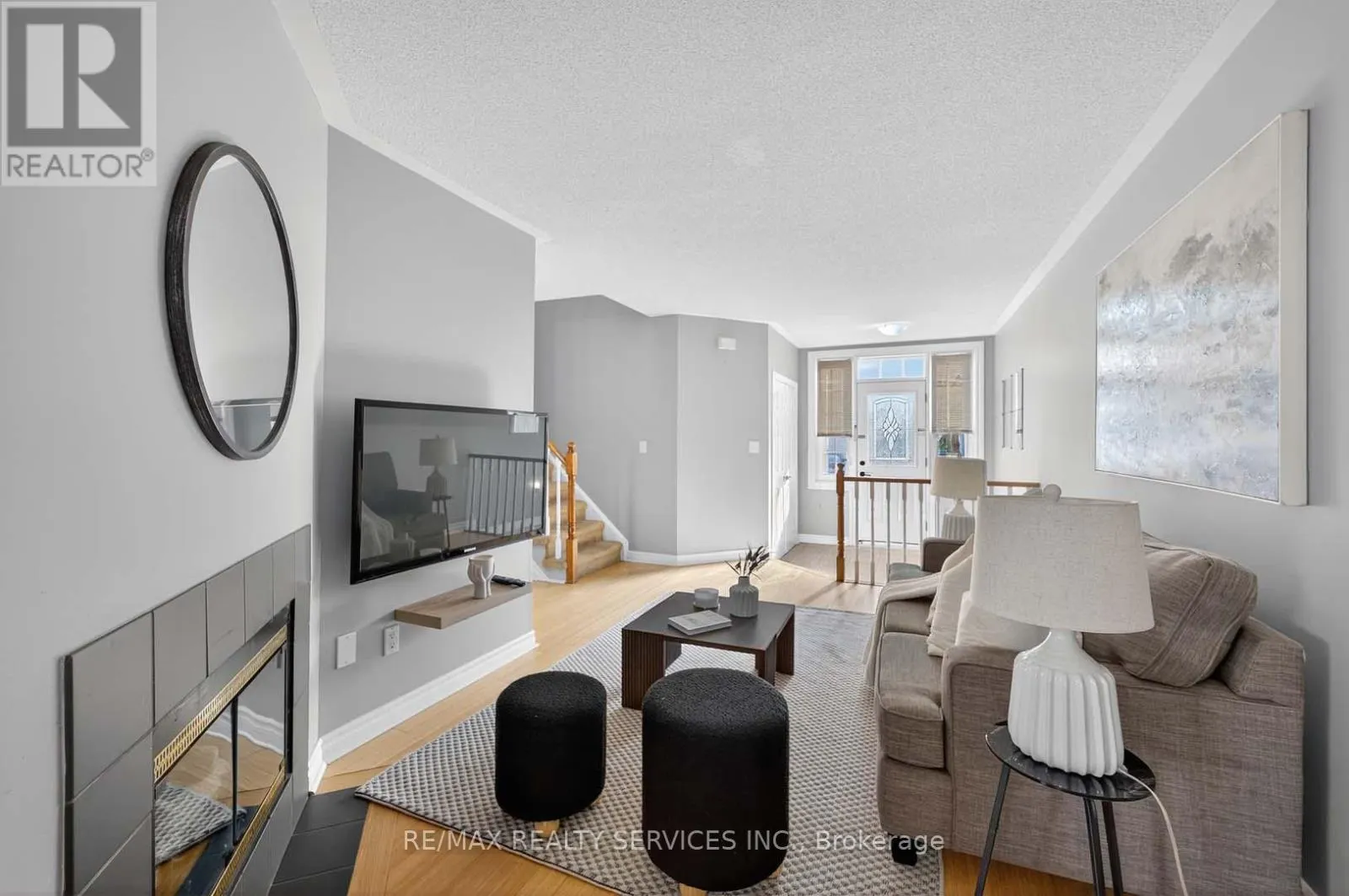 8 HARTNELL SQUARE