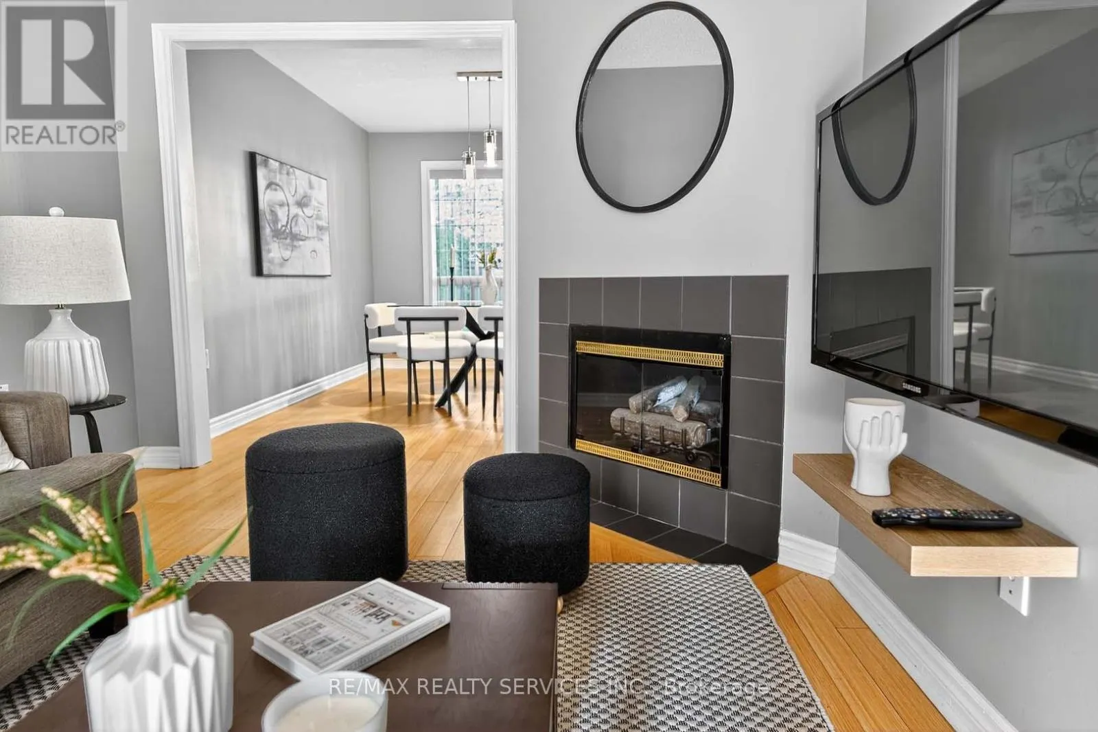 8 HARTNELL SQUARE