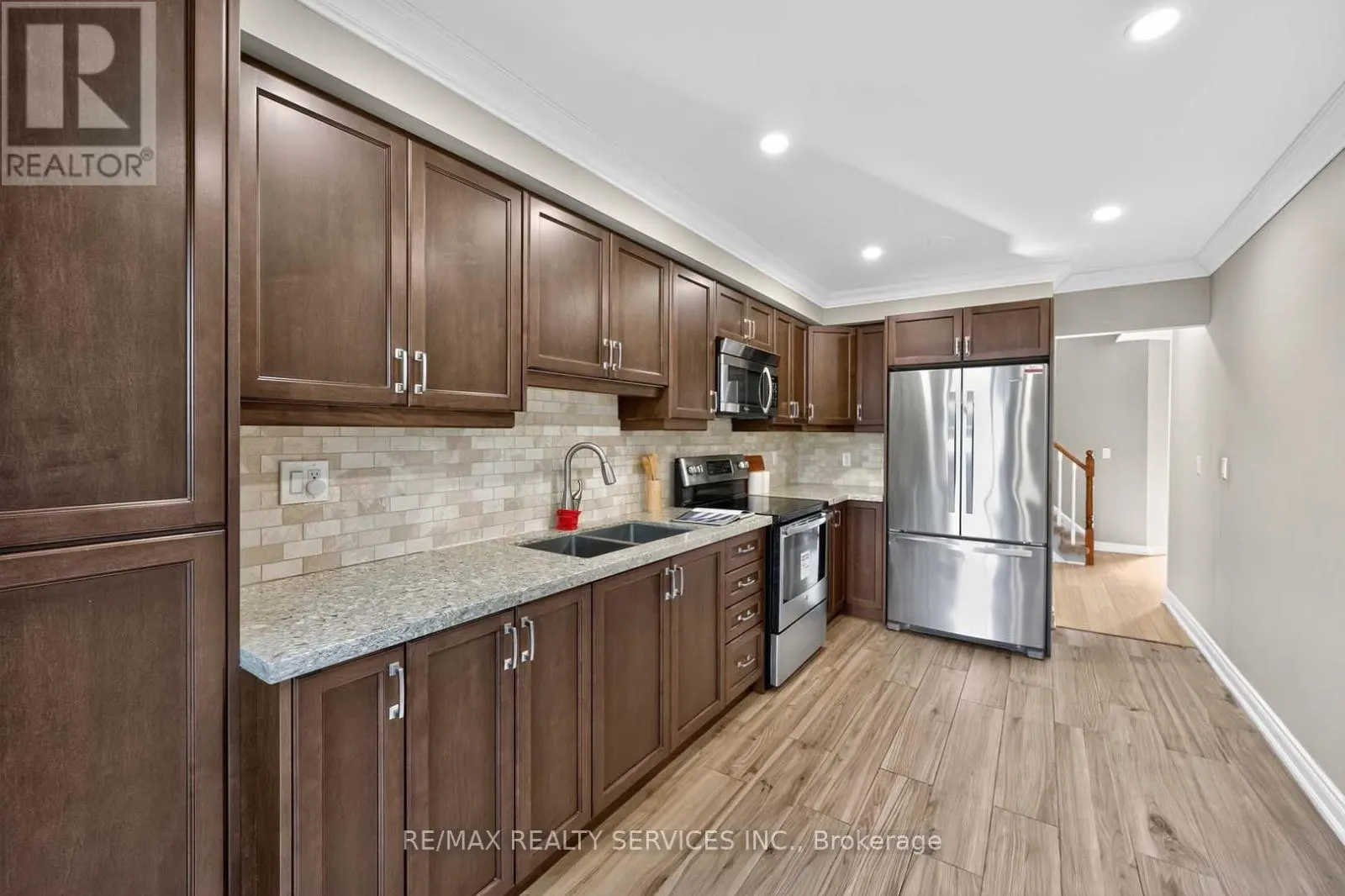8 HARTNELL SQUARE