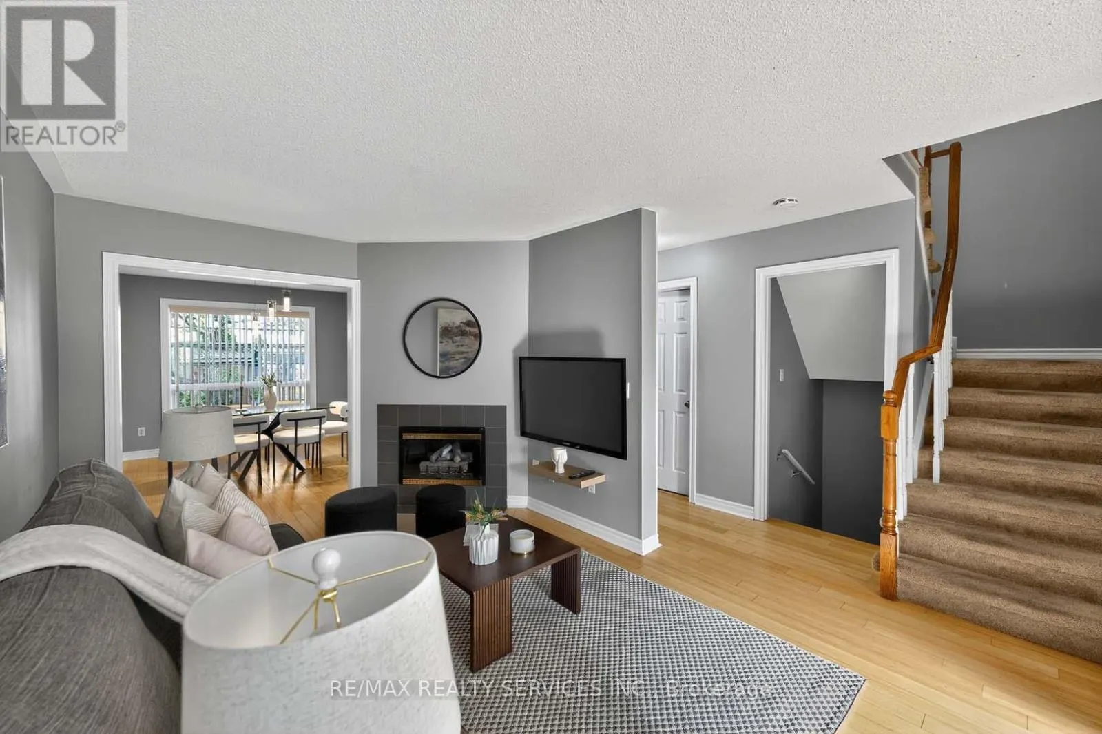 8 HARTNELL SQUARE