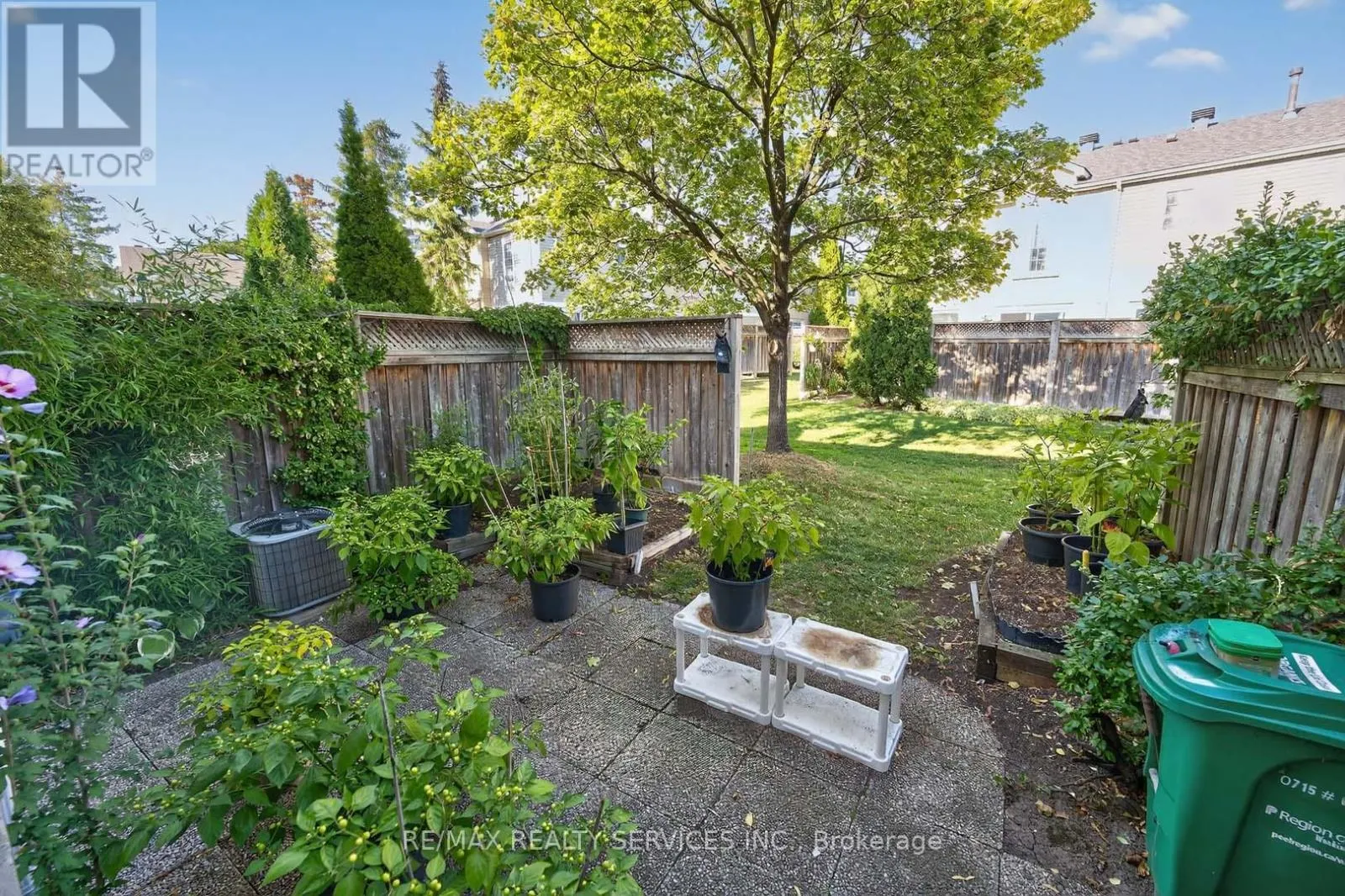 8 HARTNELL SQUARE