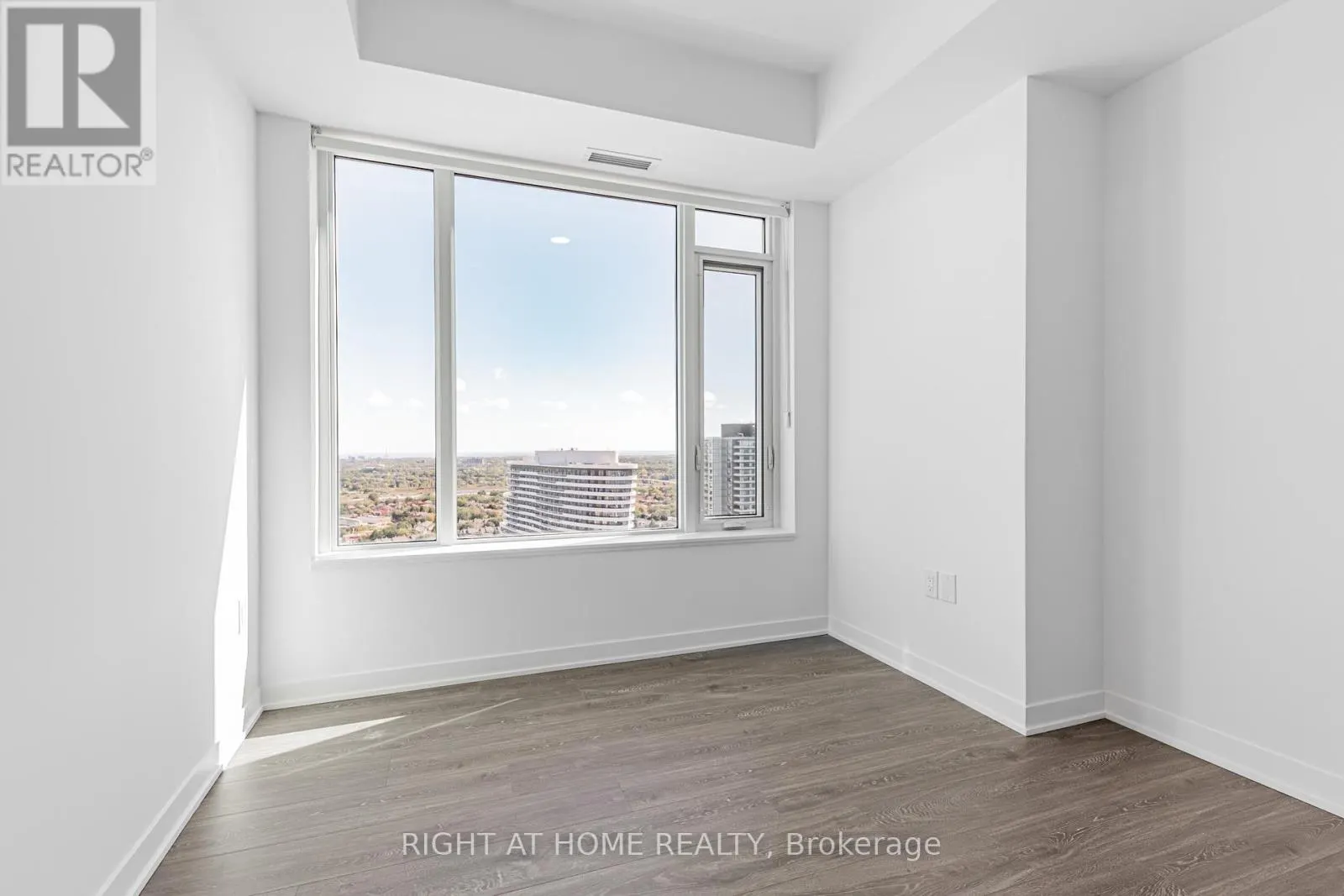 2604 - 2495 EGLINTON AVENUE W