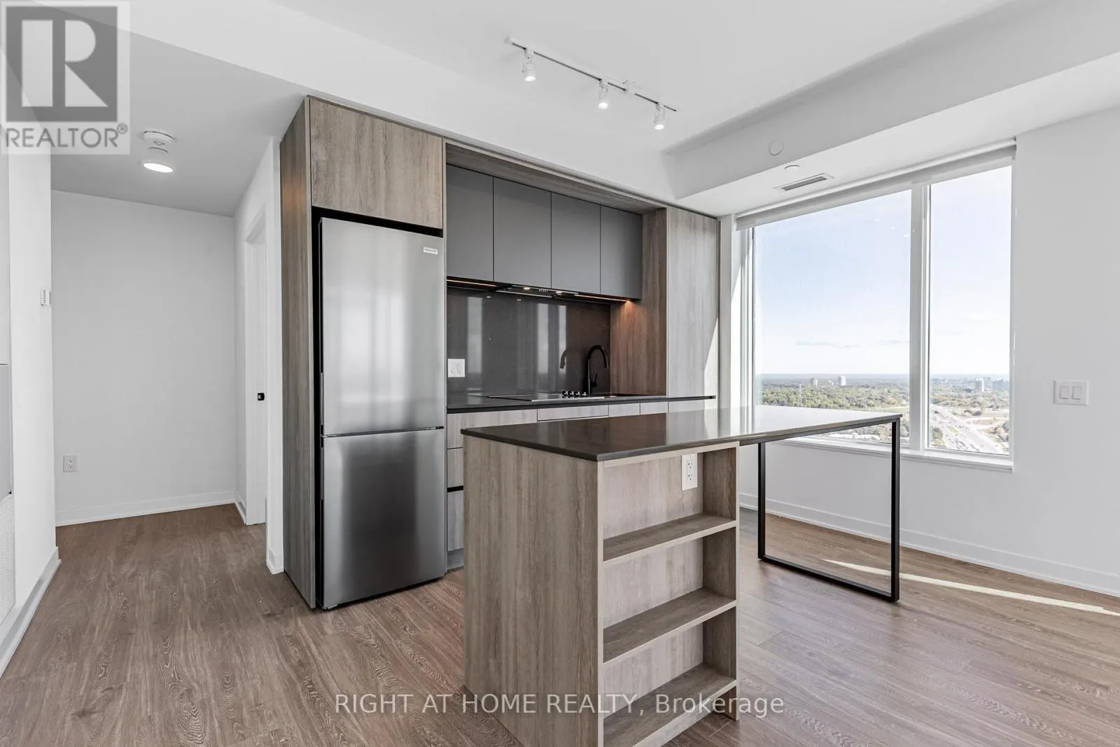 2604 - 2495 EGLINTON AVENUE W