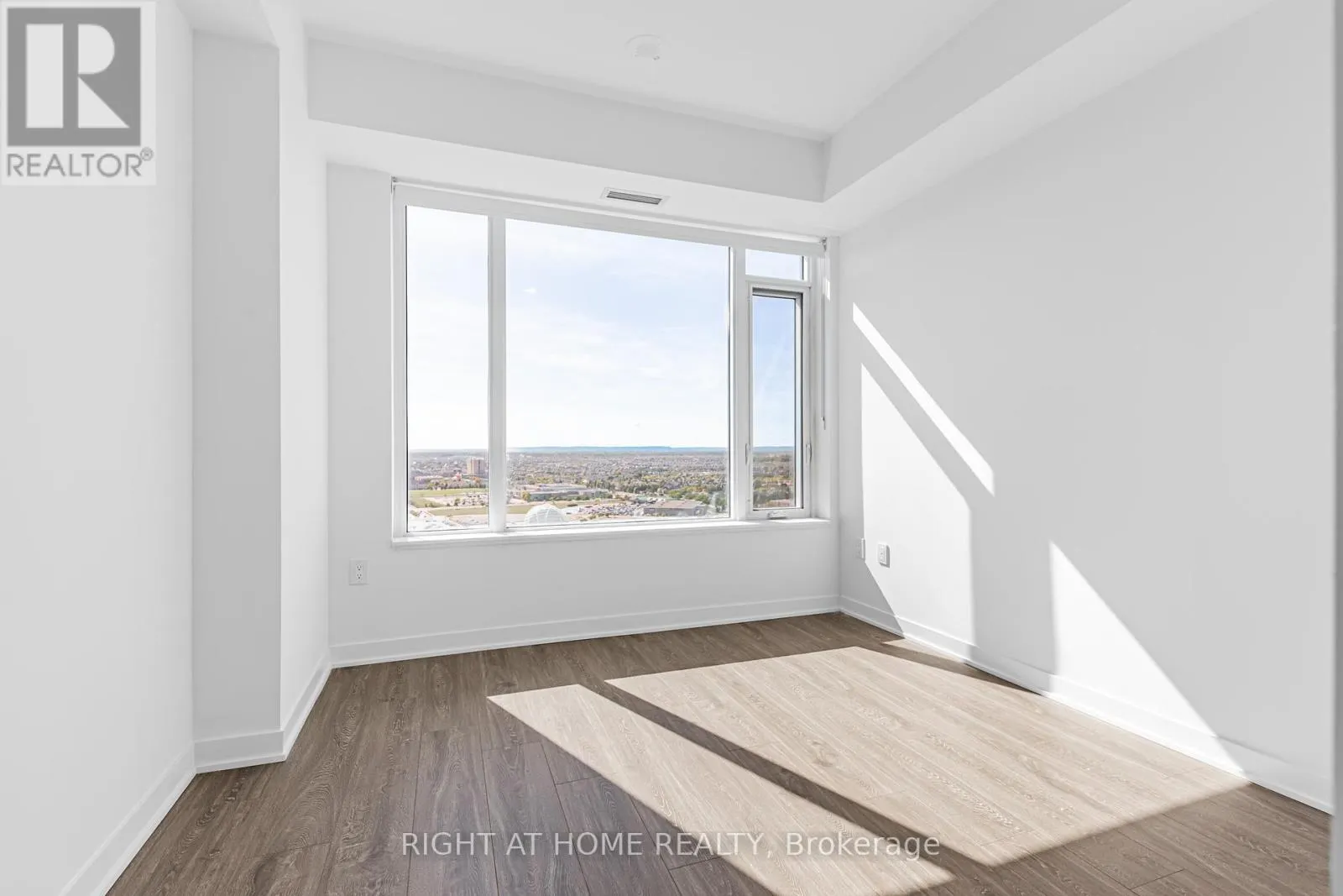 2604 - 2495 EGLINTON AVENUE W