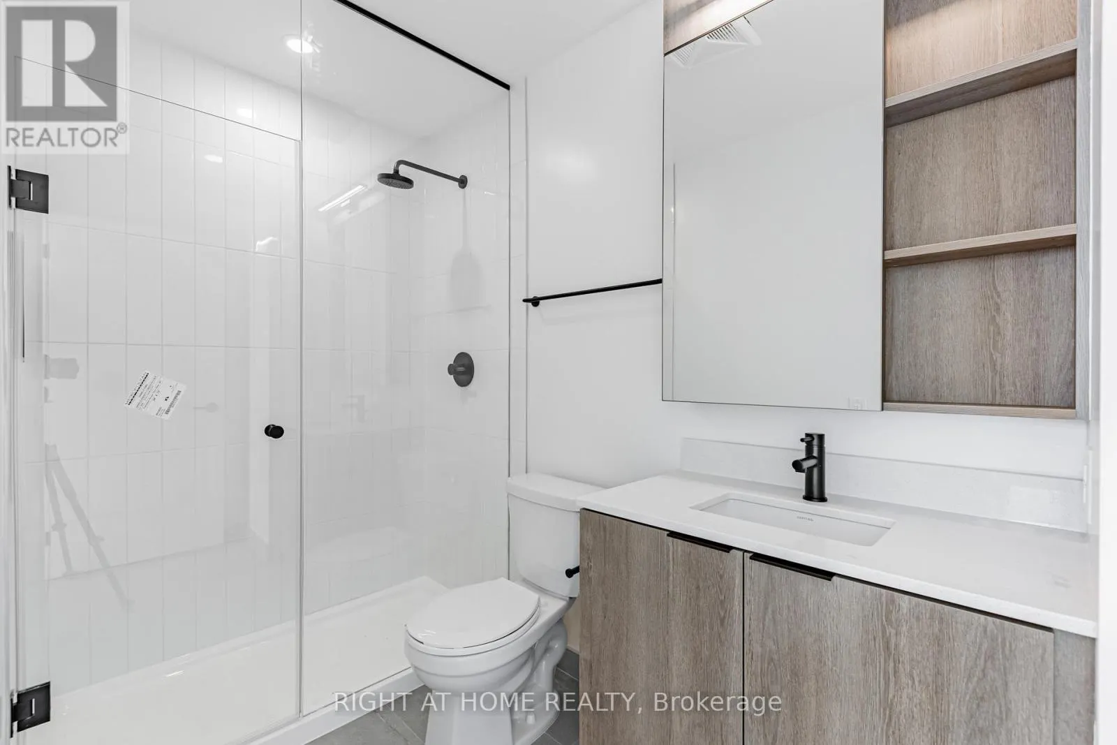 2604 - 2495 EGLINTON AVENUE W