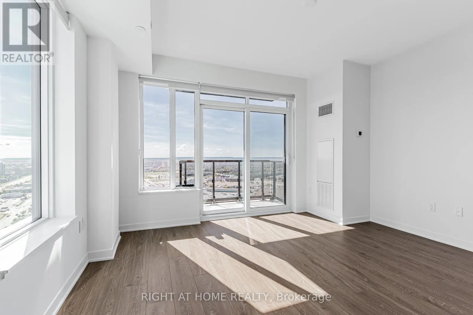 2604 - 2495 EGLINTON AVENUE W