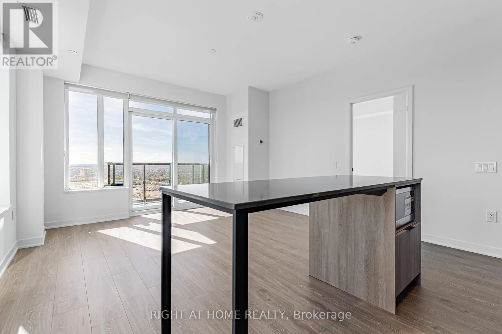 2604 - 2495 EGLINTON AVENUE W