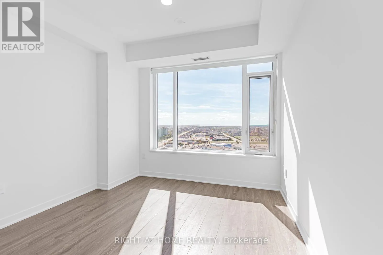 2604 - 2495 EGLINTON AVENUE W