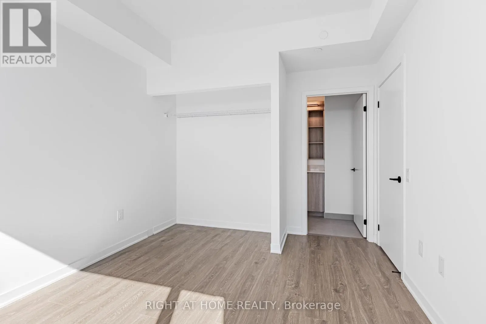 2604 - 2495 EGLINTON AVENUE W