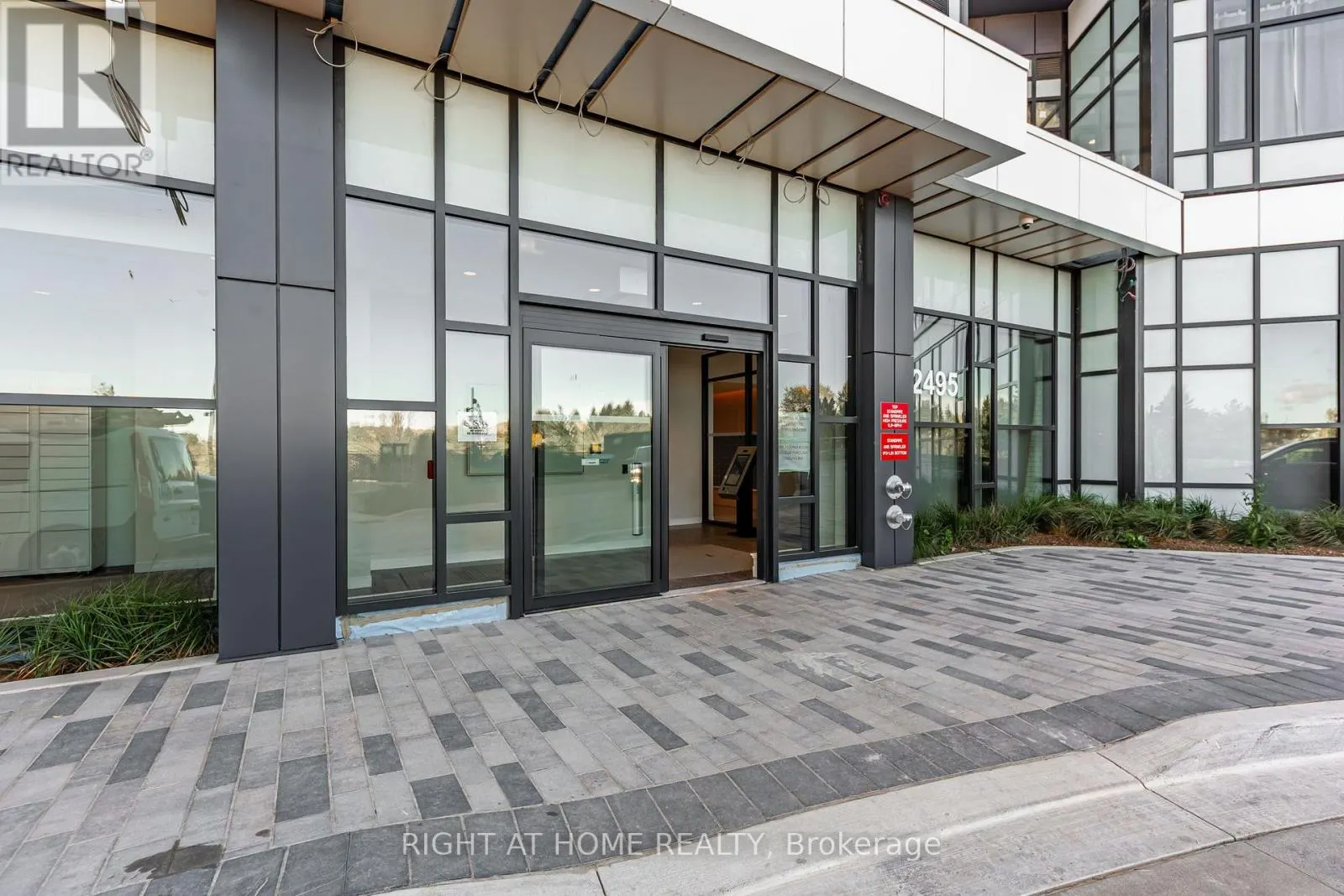 2604 - 2495 EGLINTON AVENUE W