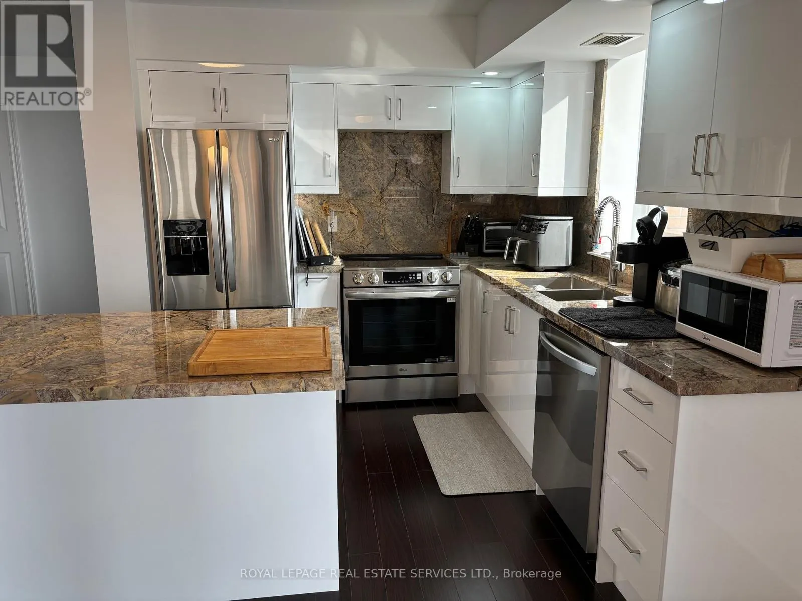1210 - 5229 DUNDAS STREET W