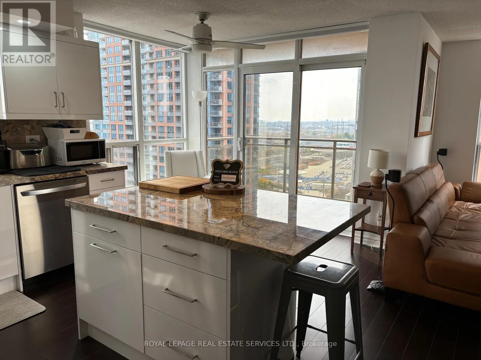 1210 - 5229 DUNDAS STREET W