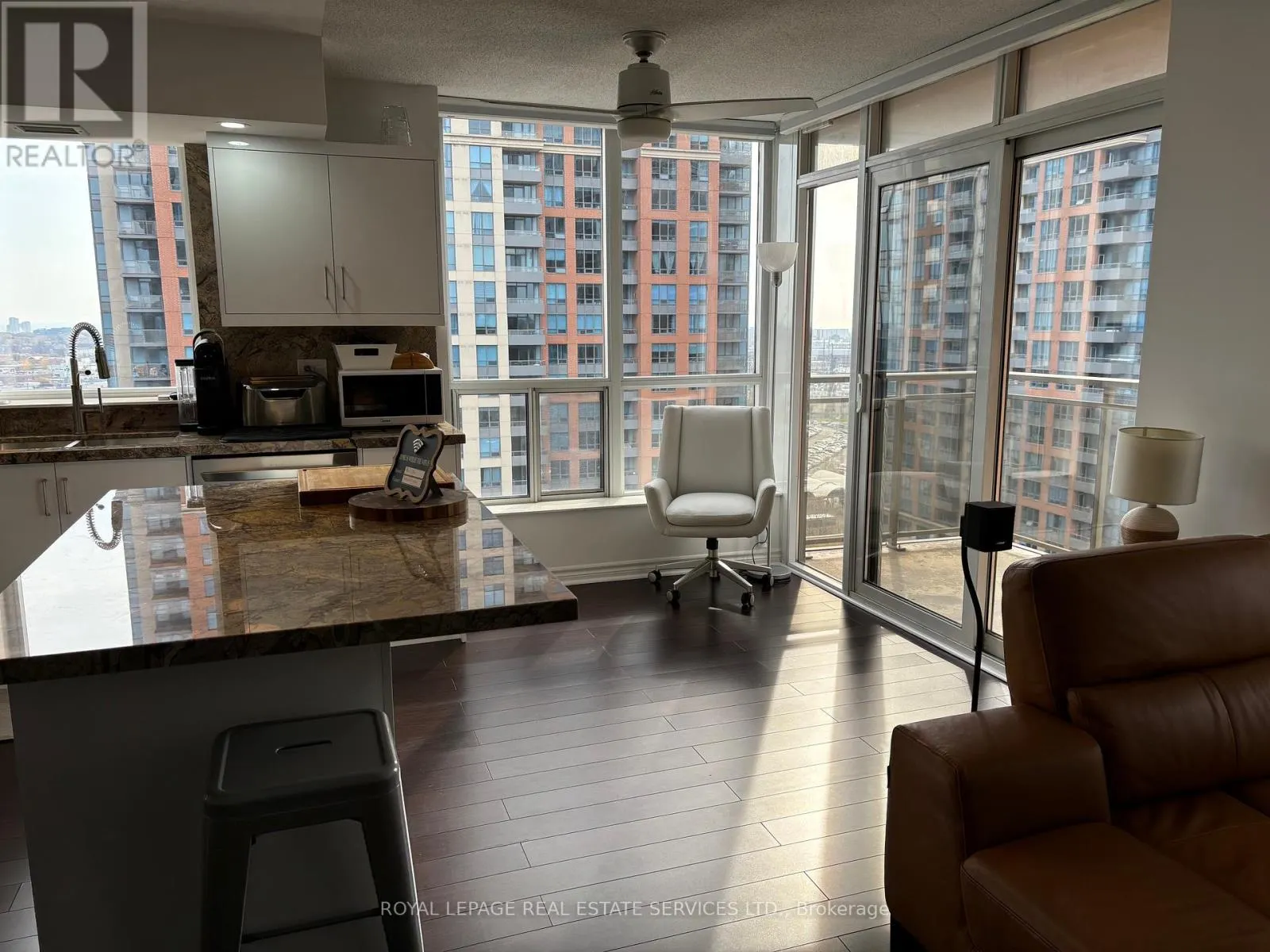 1210 - 5229 DUNDAS STREET W