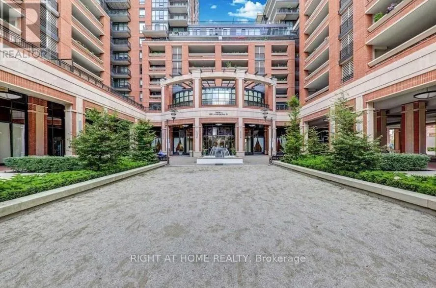 622 - 830 LAWRENCE AVENUE W