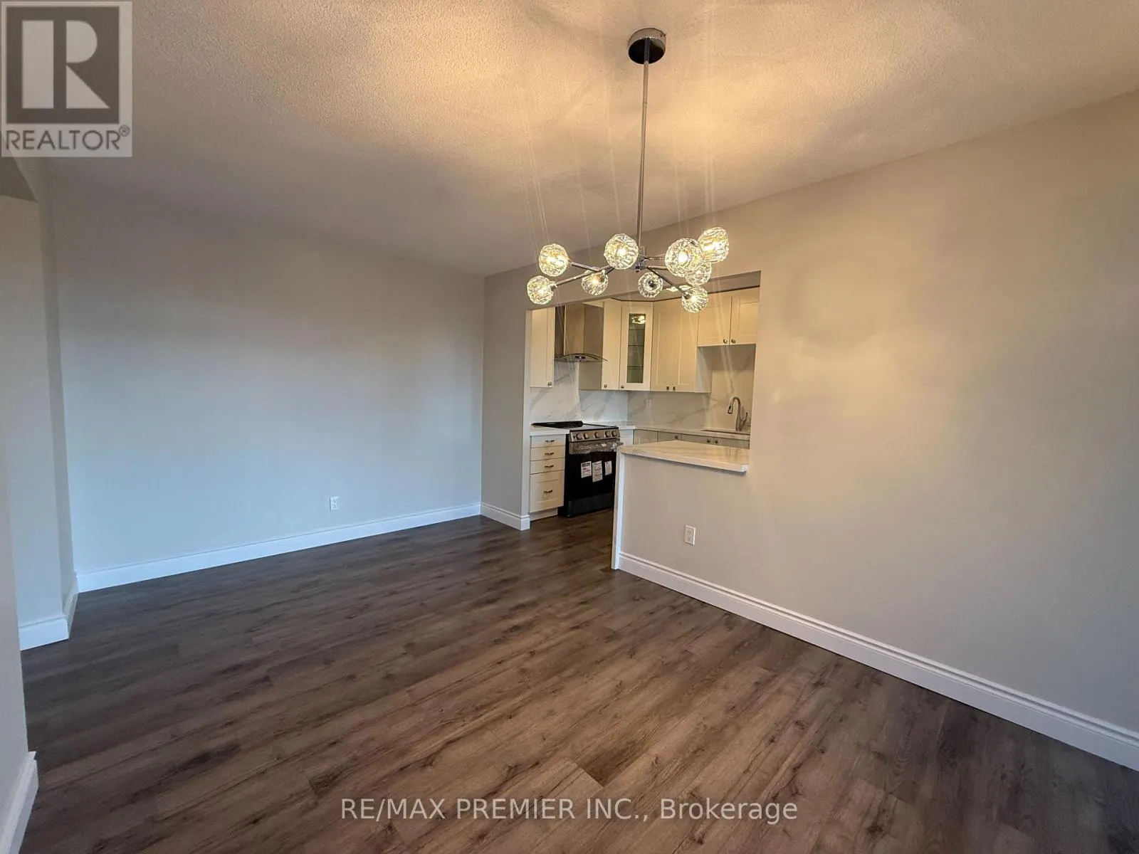 1105 - 260 SCARLETT ROAD