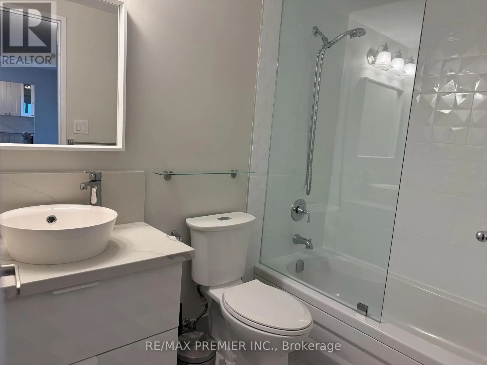 1105 - 260 SCARLETT ROAD