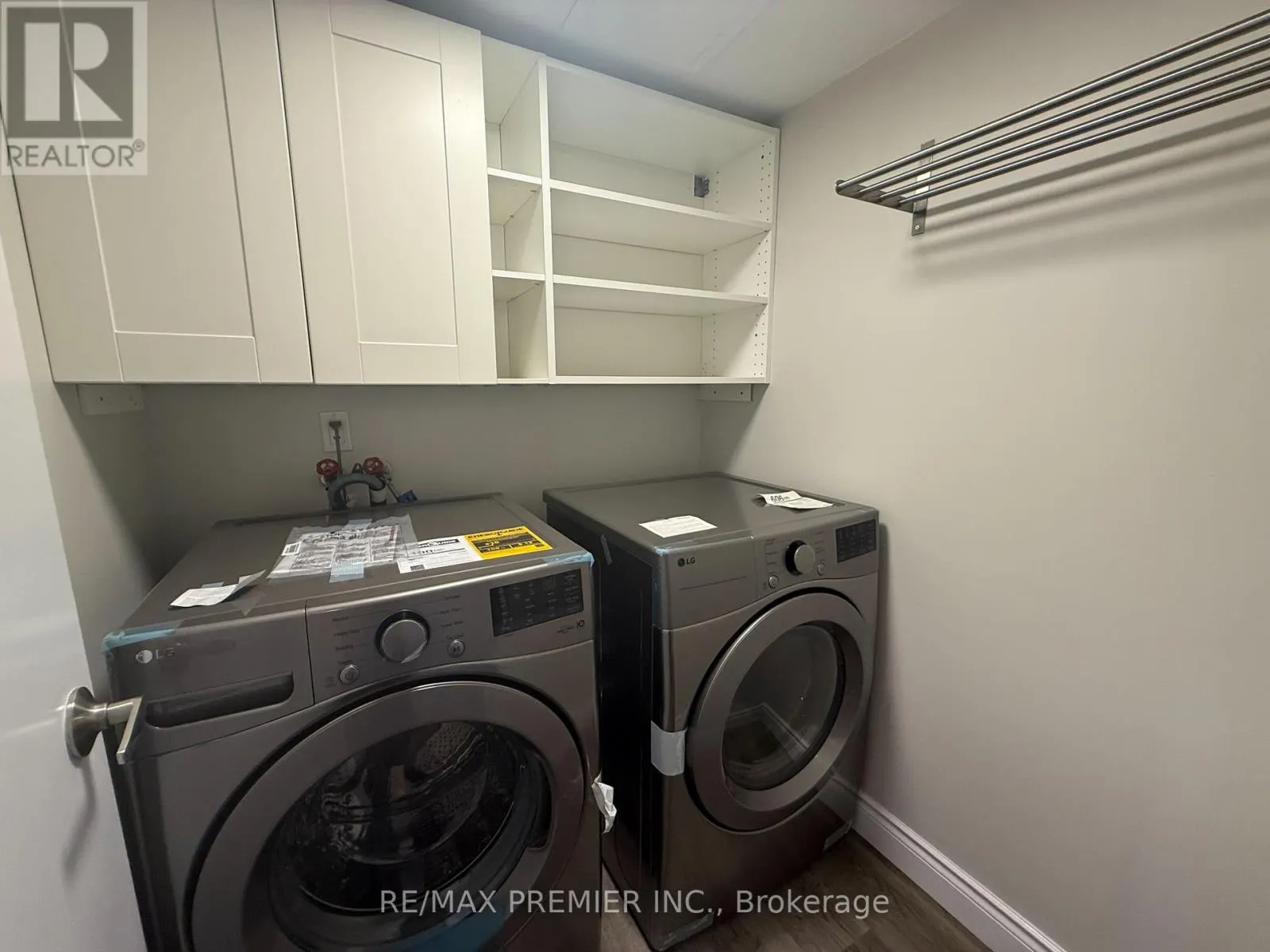 1105 - 260 SCARLETT ROAD